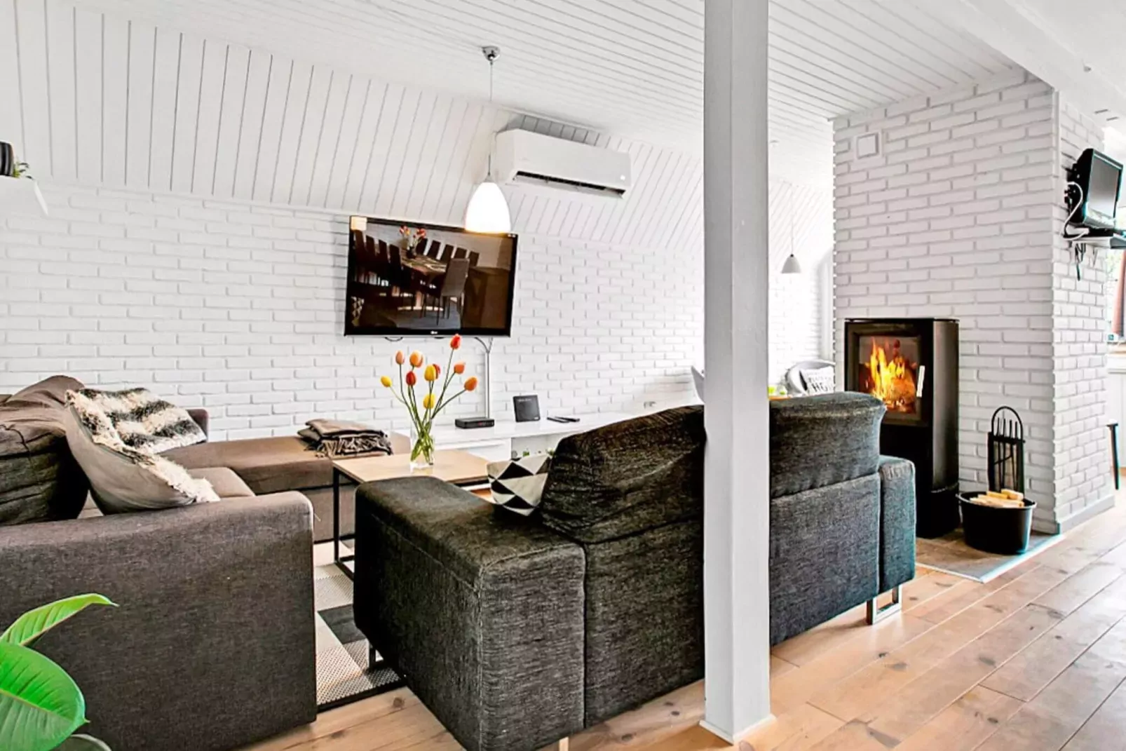 12 person holiday home in Glesborg-Indoor