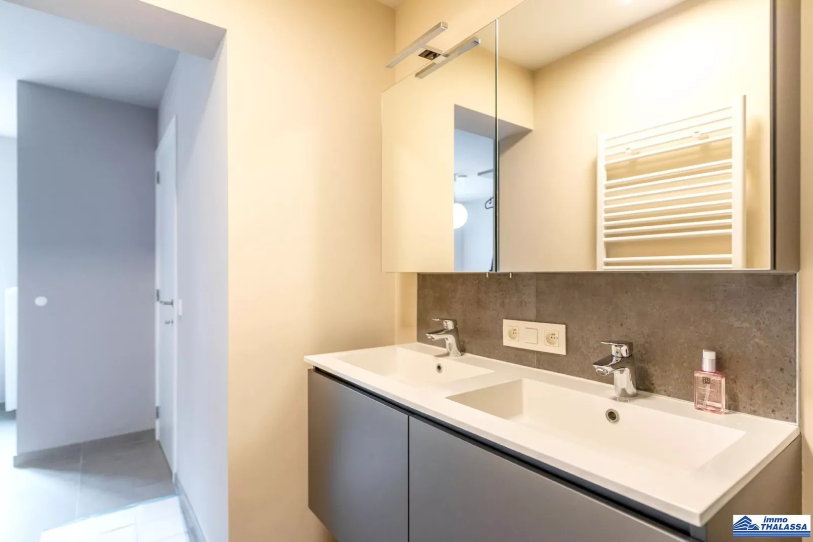 Le Roulis 0501-Badezimmer