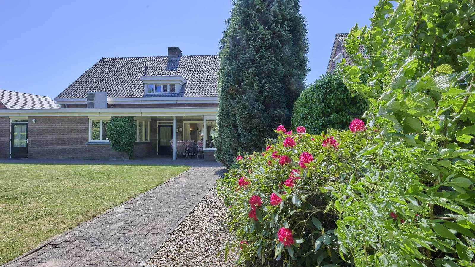Lionshuis-Gardens summer