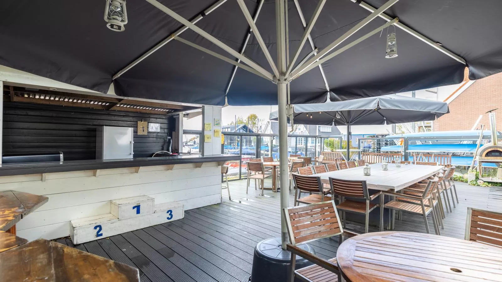 De Kaag Watersport Groepsaccommodatie - 80 pers-Terrassenbalkon