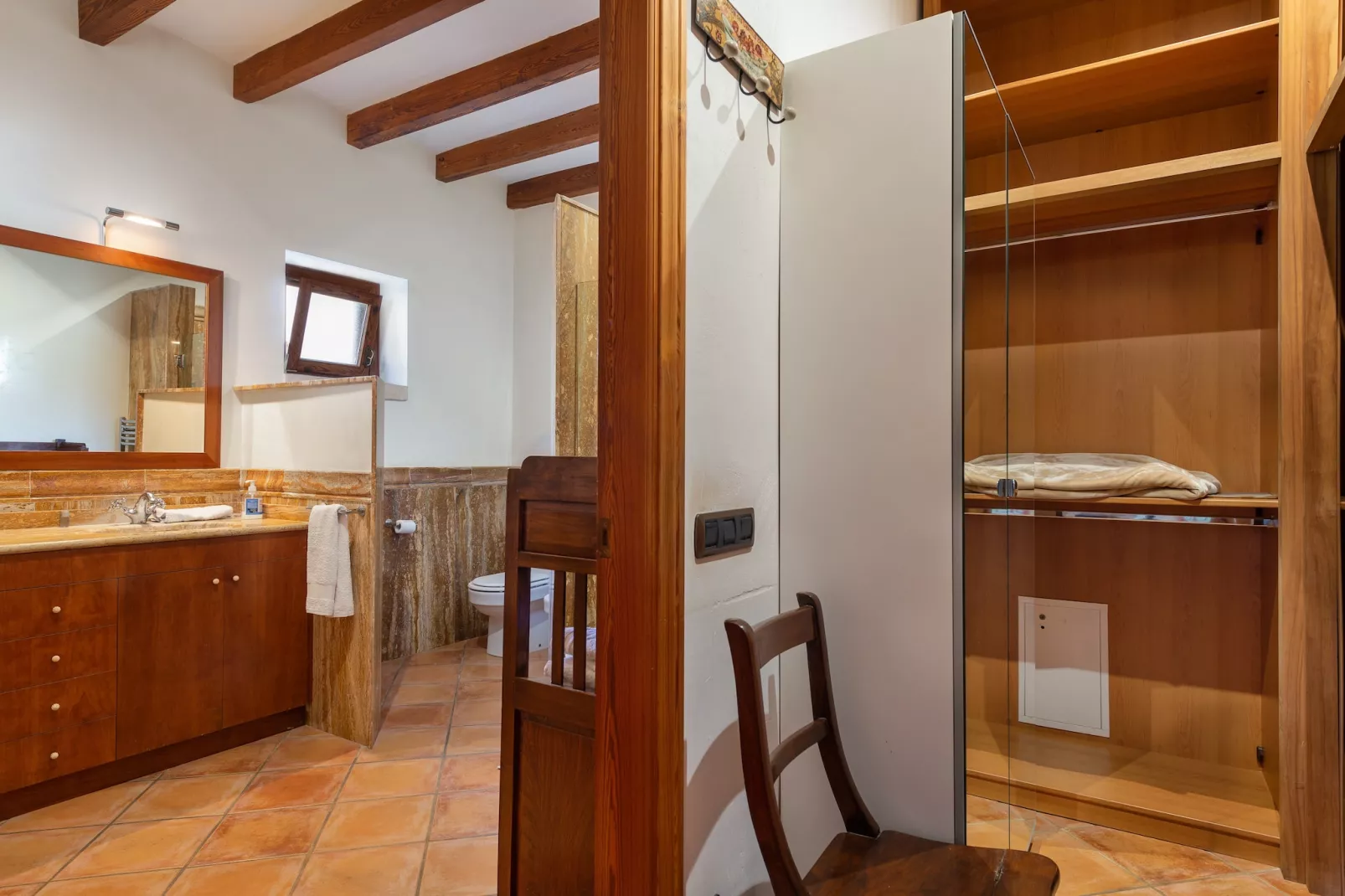 Can Colis-Bathroom