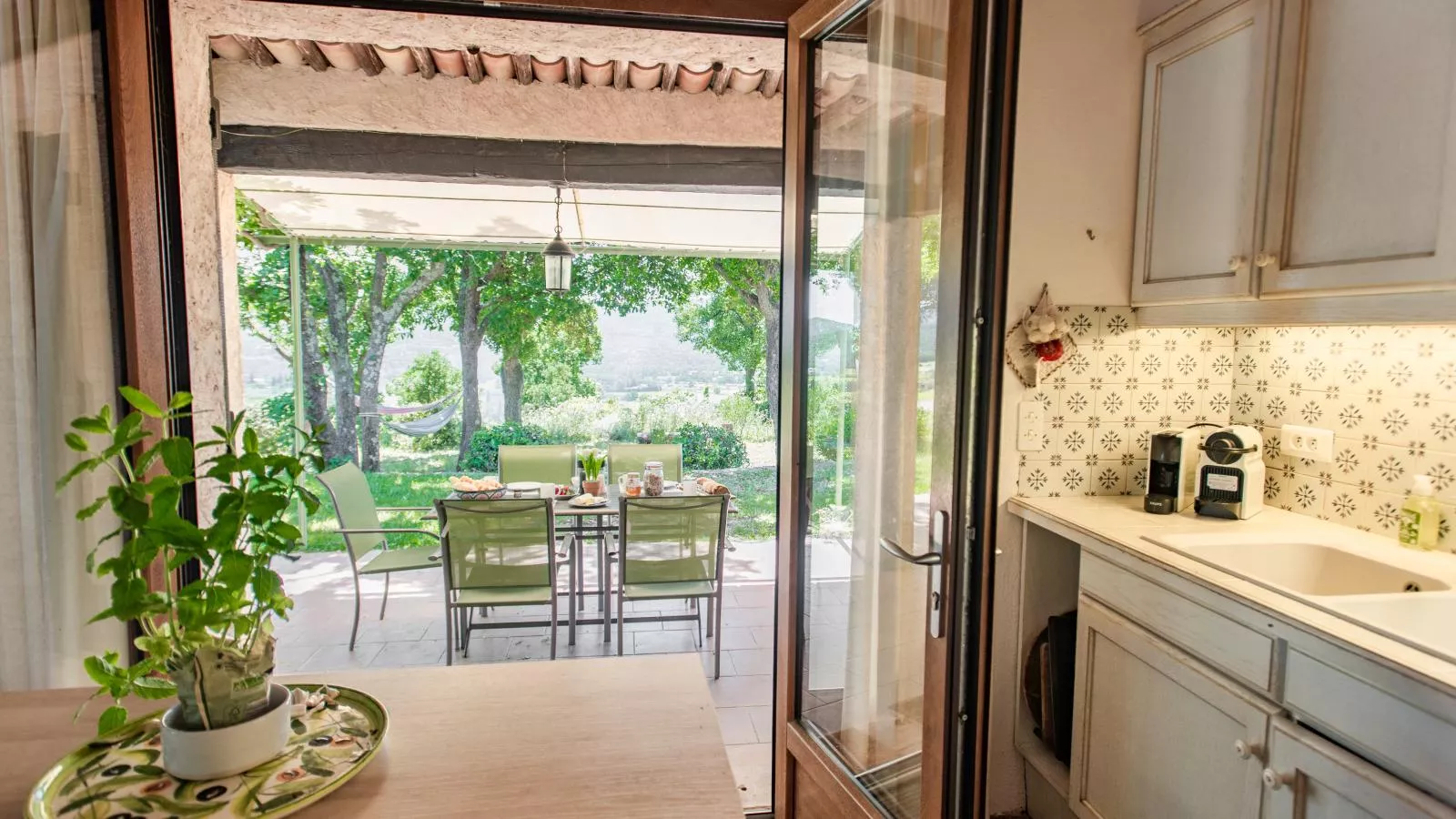 Entre les vignes-Kitchen