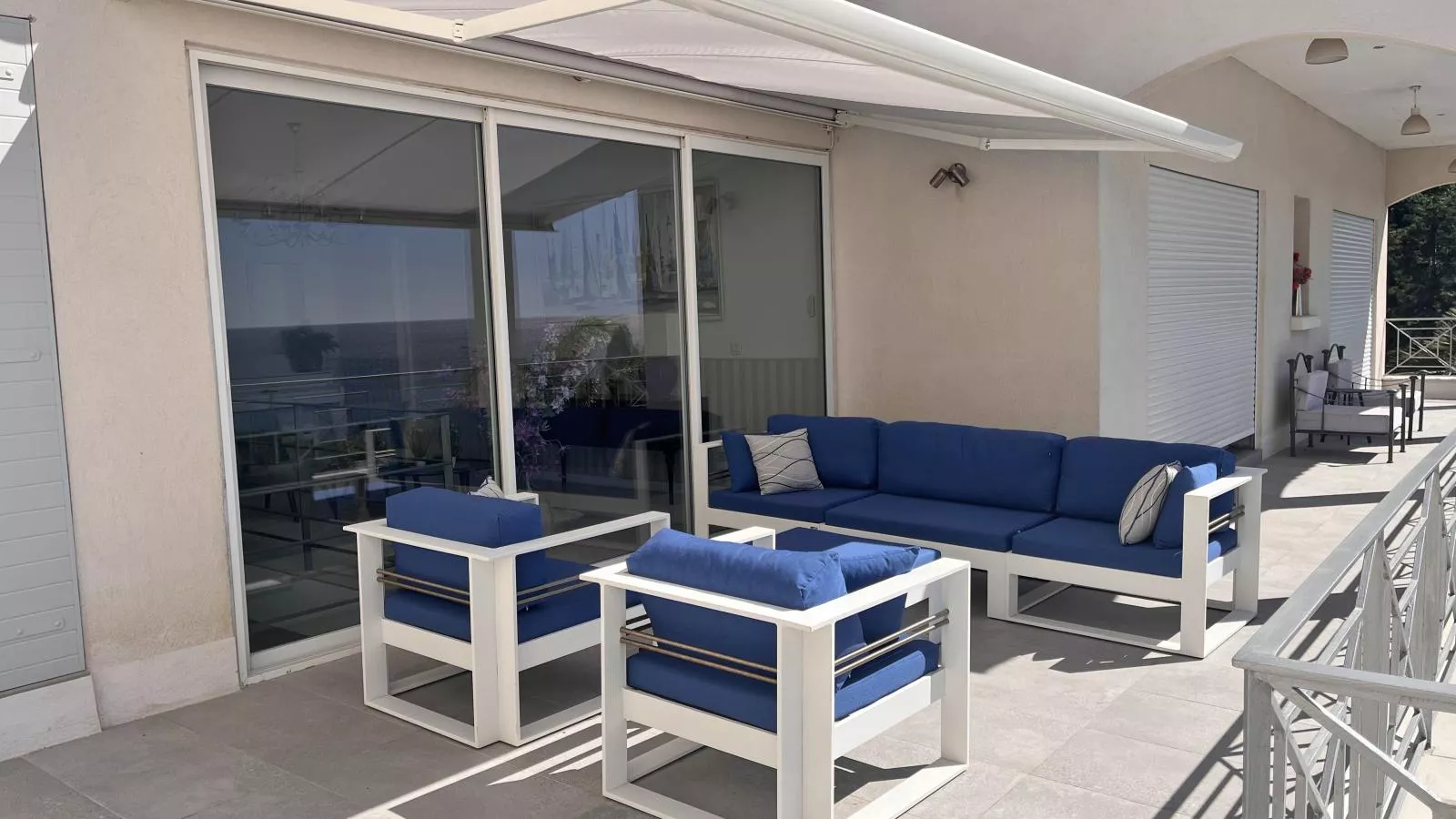 La Meréveil-Terrace balcony