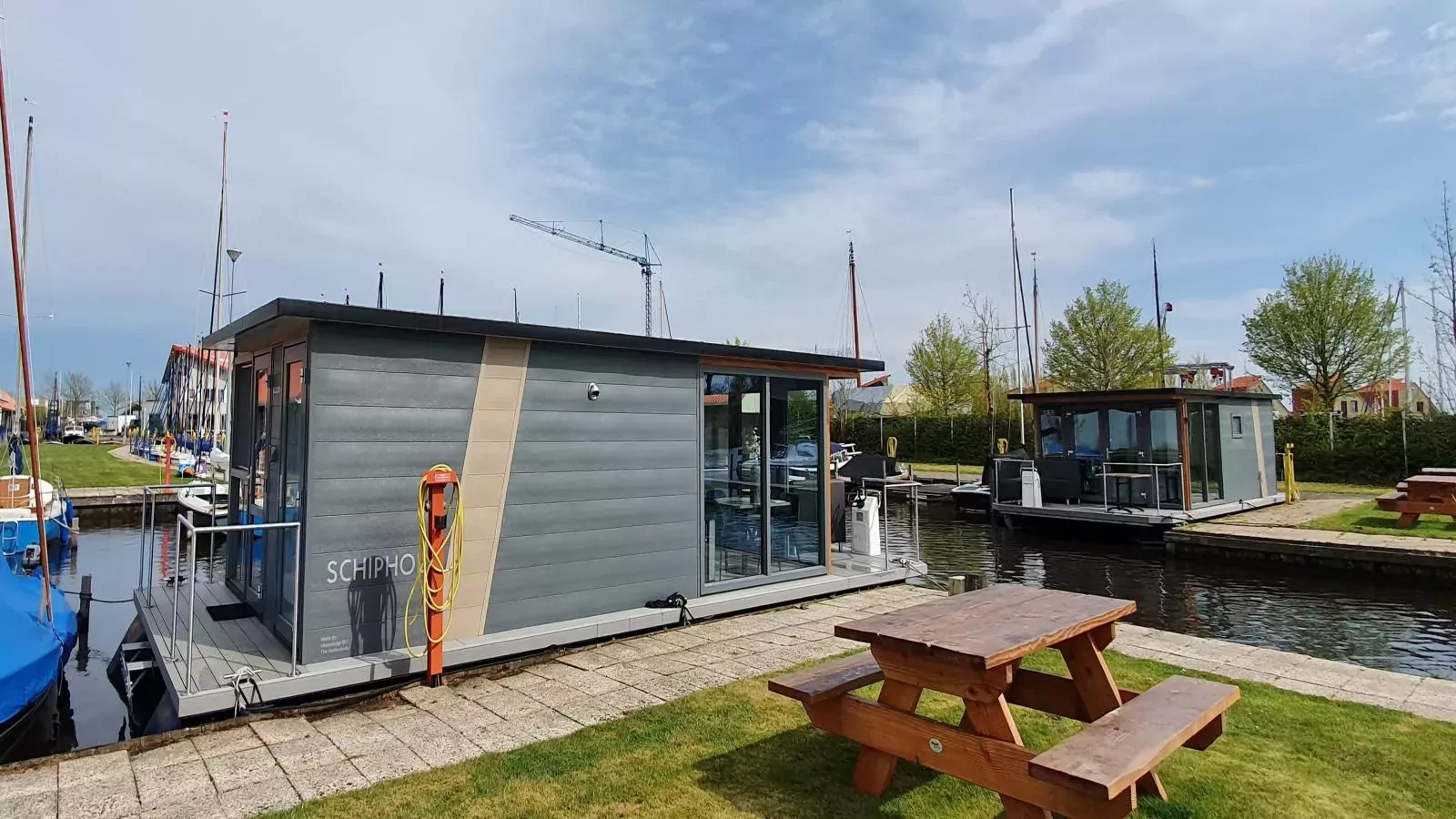 Floating in Heeg-Exterior summer