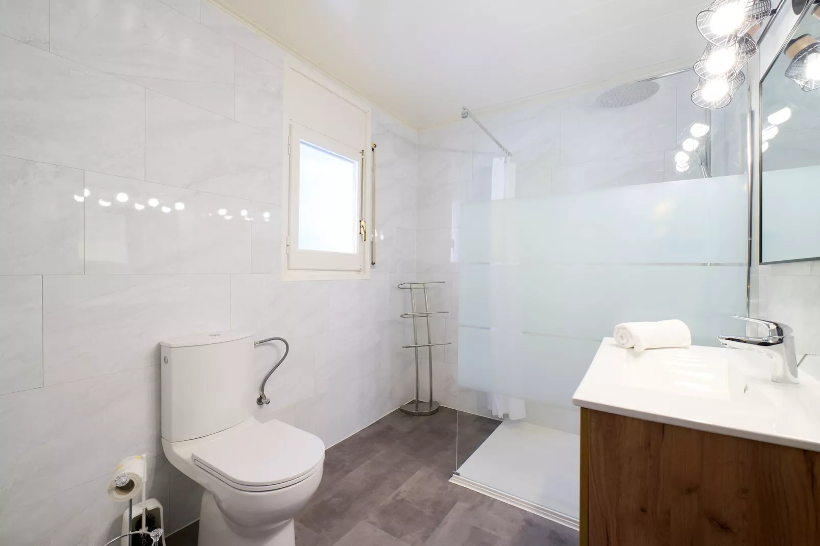 Tordera 18-Badezimmer