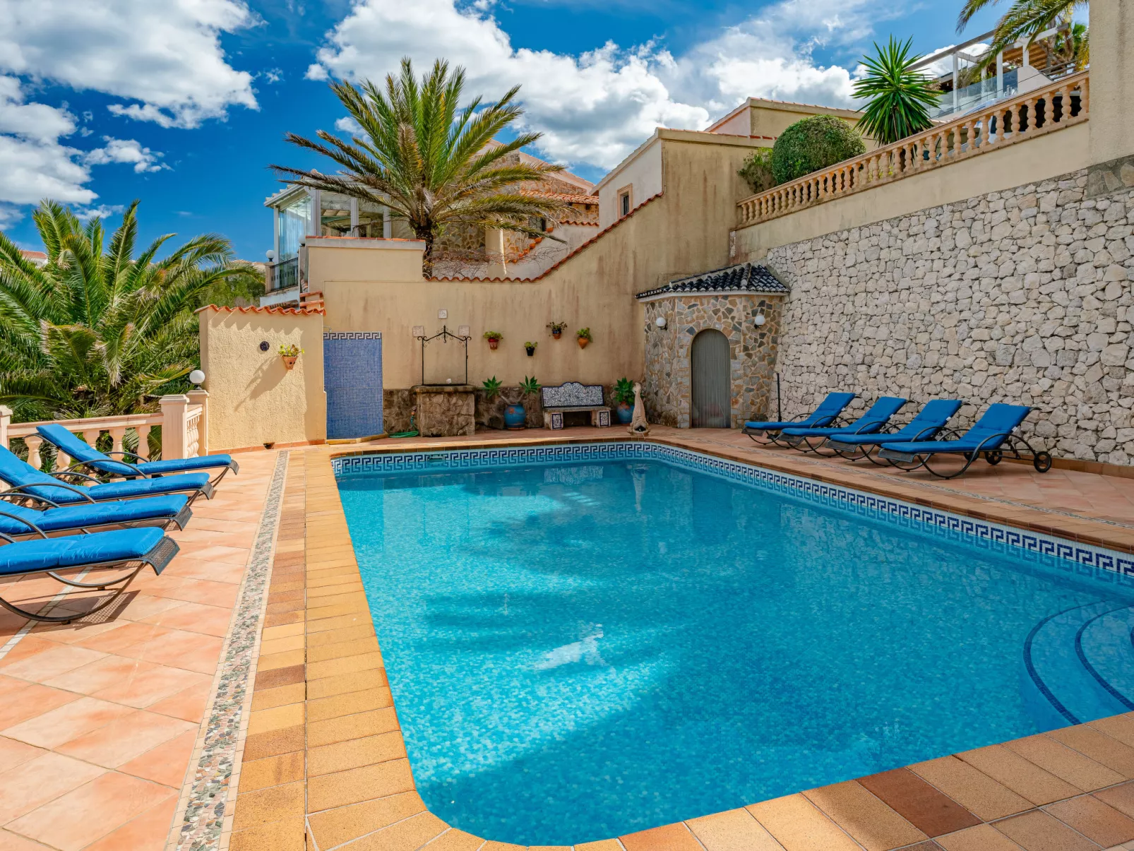 Castillo al Mar-Outside