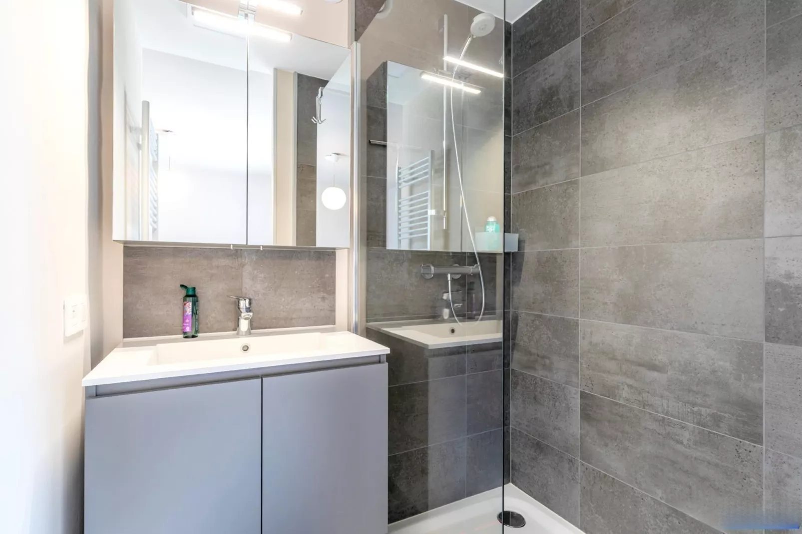 Le Roulis 0501-Badezimmer