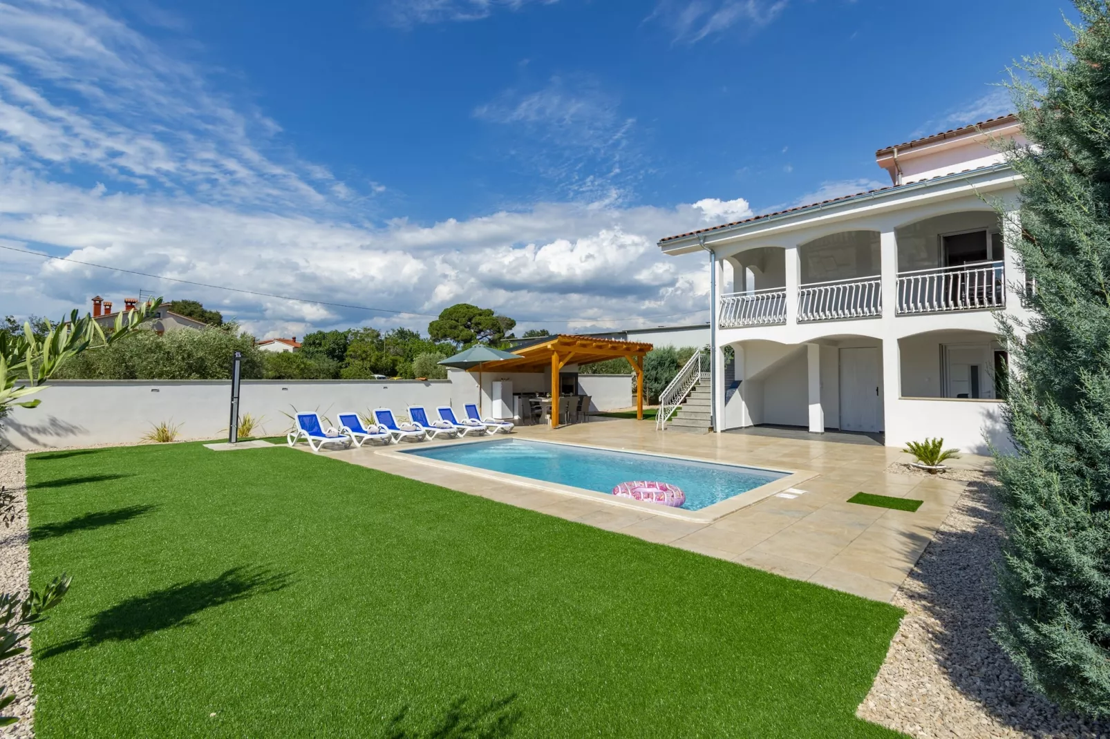 Villa Susanne with Private Pool-Außenbereich