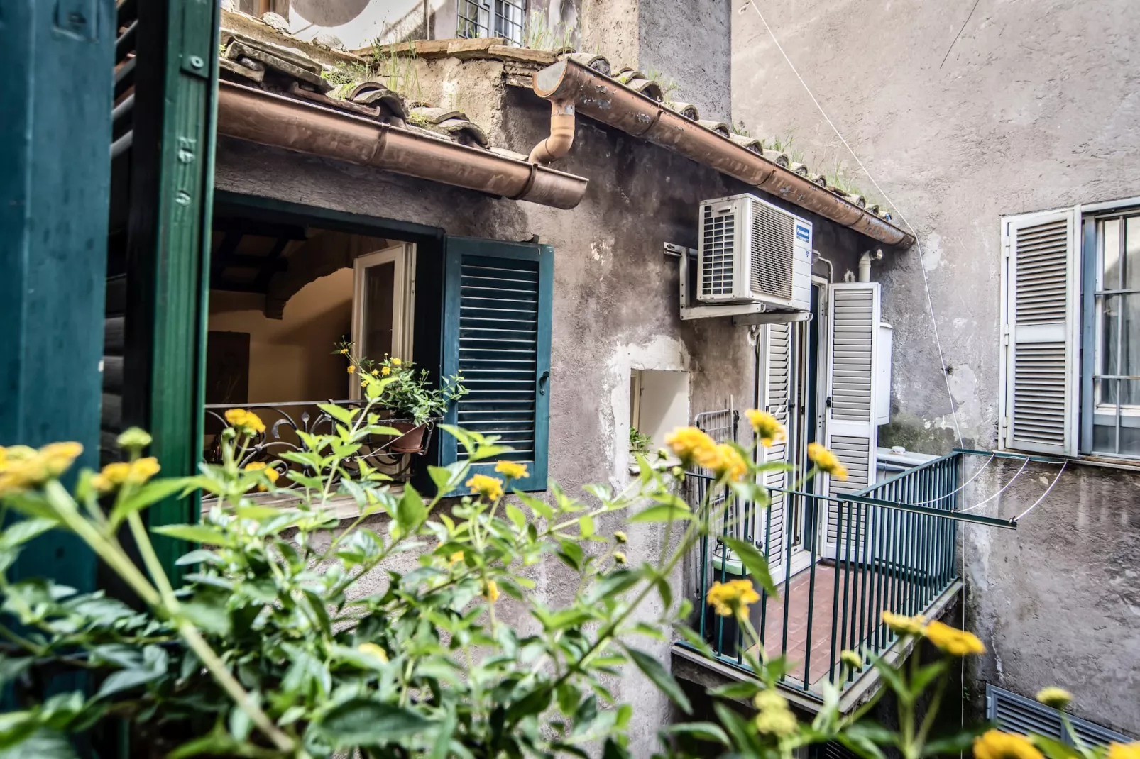 Trevi Fountain Apartment-Outdoor