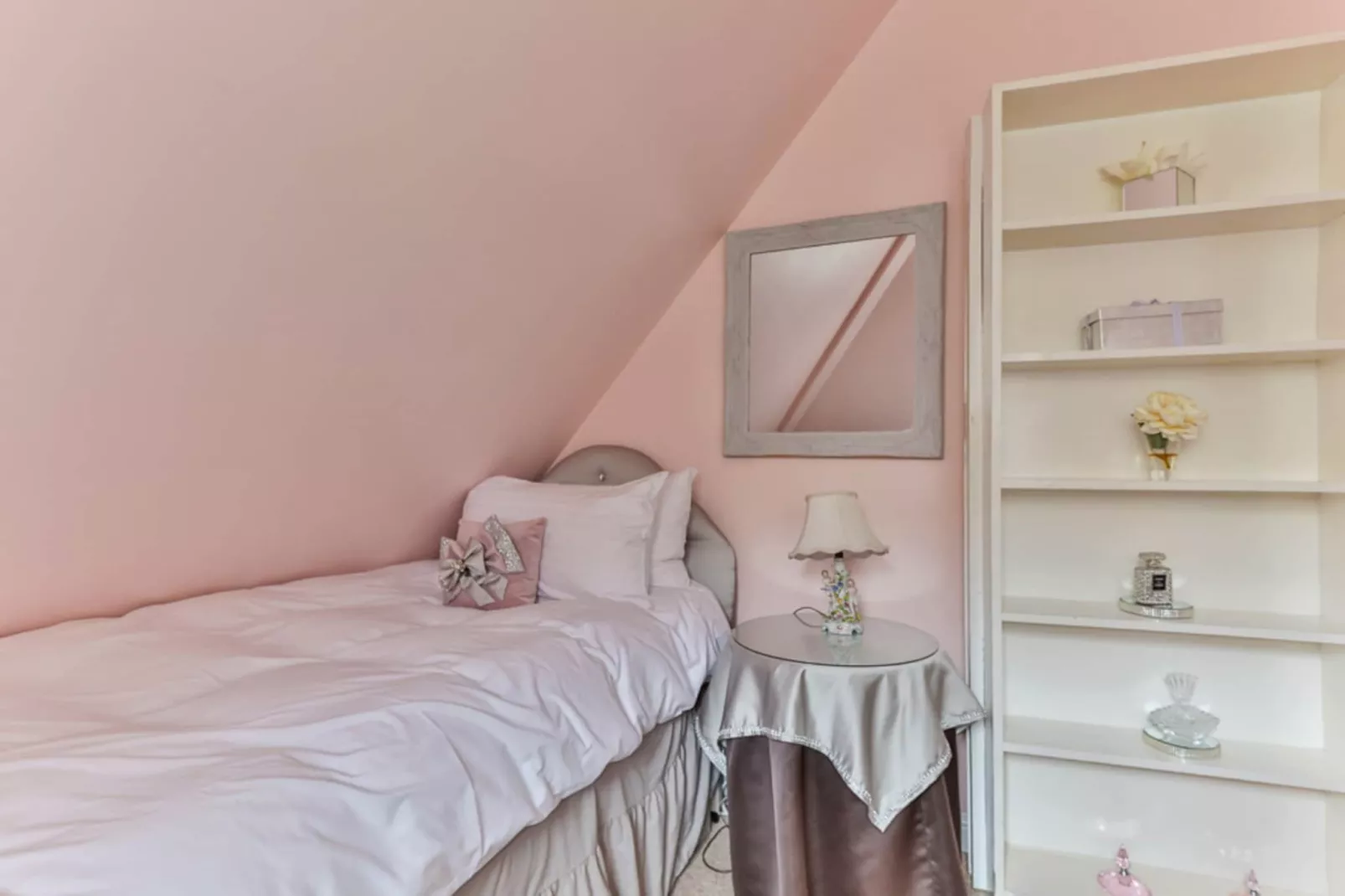 Walcot Hall-Bedroom