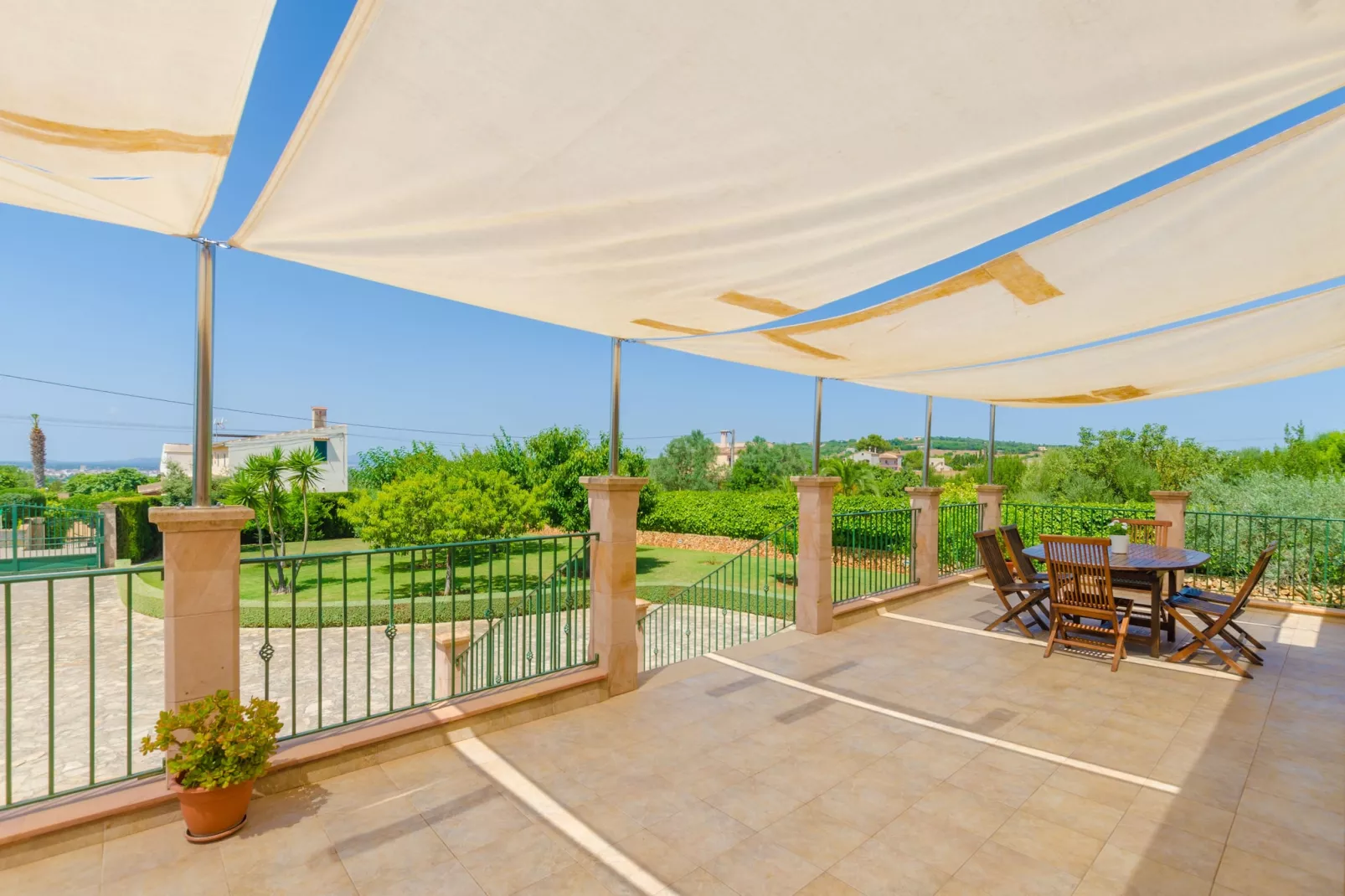 Son Frau-Terrace balcony