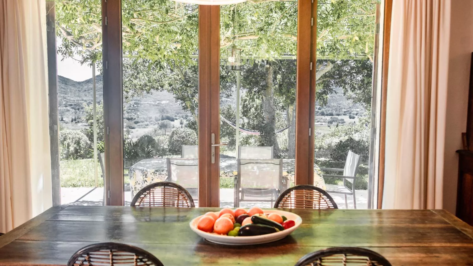 Entre les vignes-Dining room