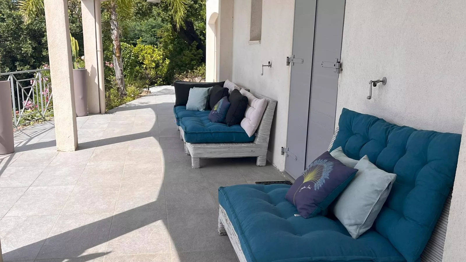 La Meréveil-Terrace balcony