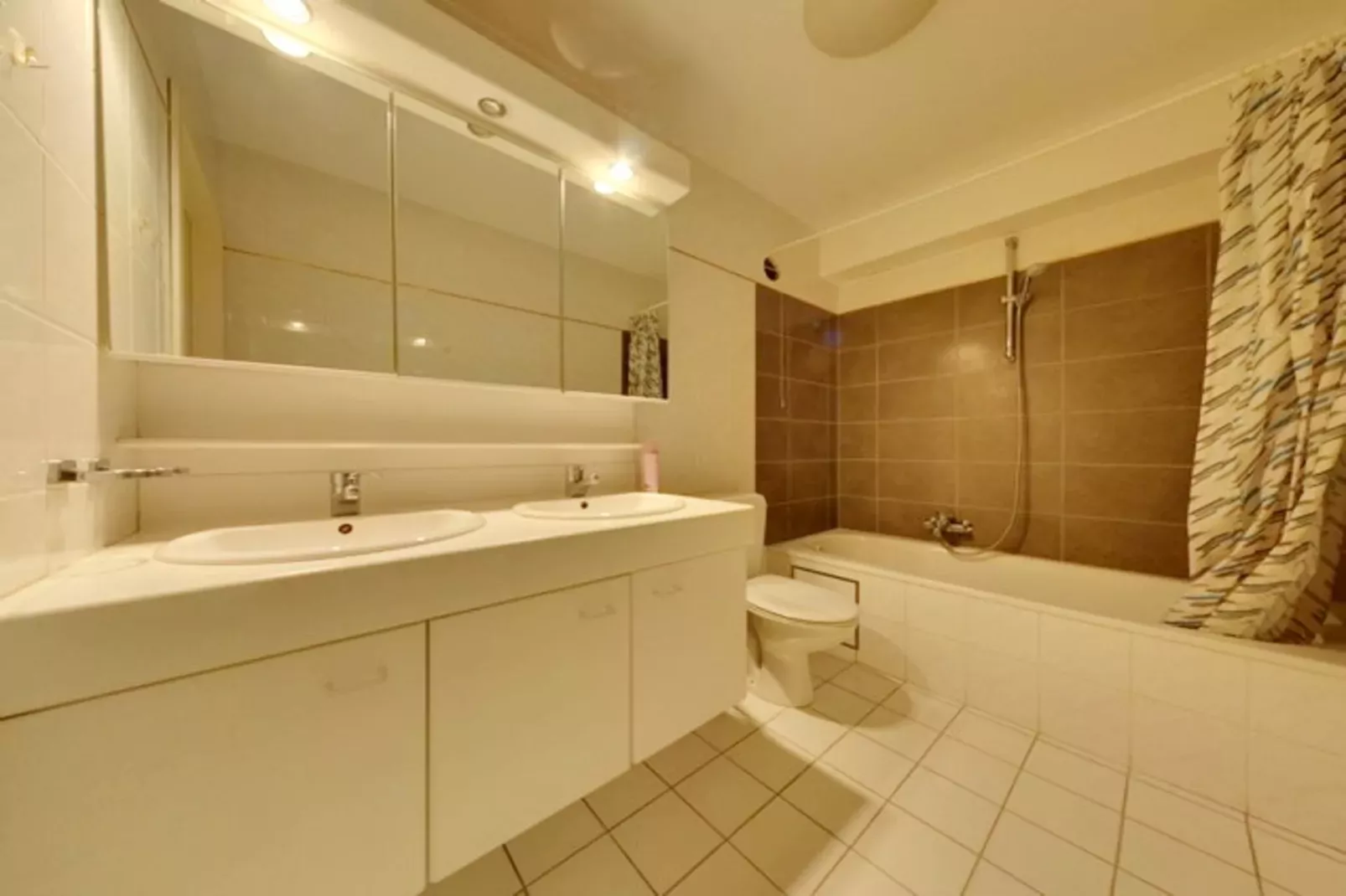 MESANGES 0802/ 8A-Badezimmer