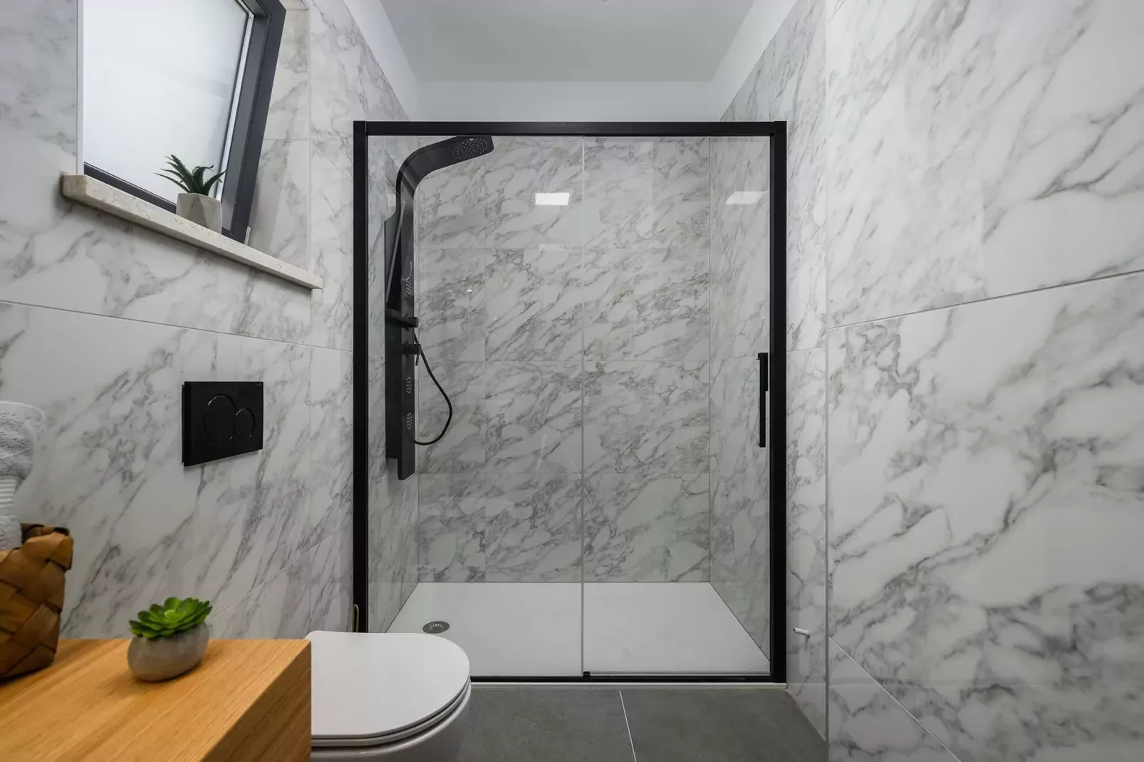 Villa de la Vie with Heated Swimming Pool-Bathroom