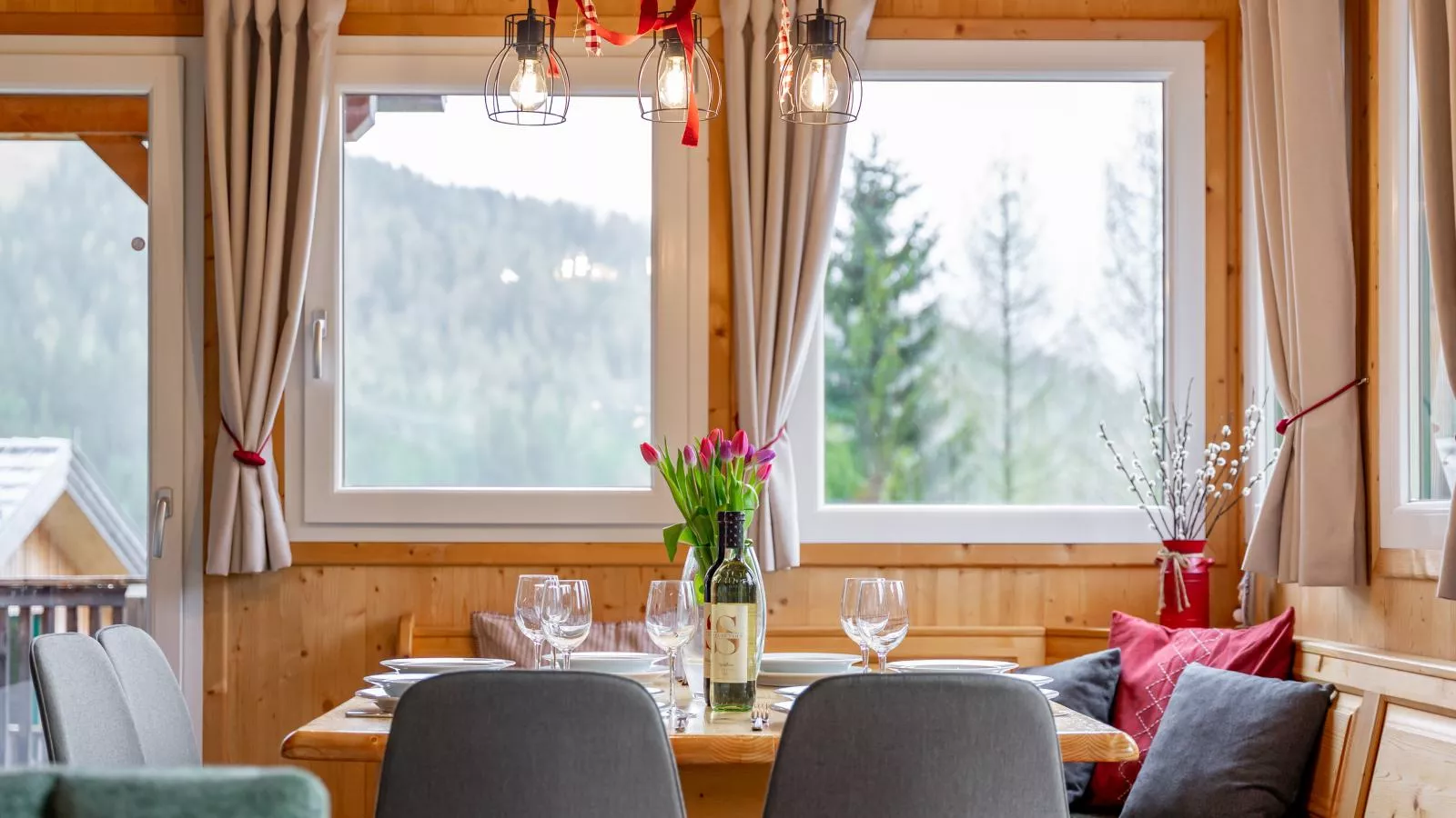 Die Bergliebe-Dining room