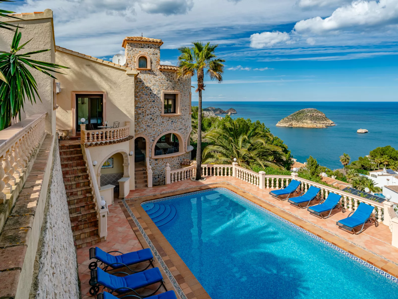 Castillo al Mar-Outside