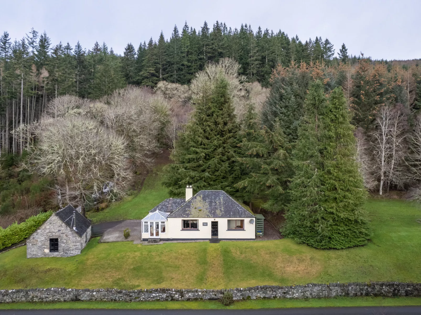 Farmburn Bothy-Outside