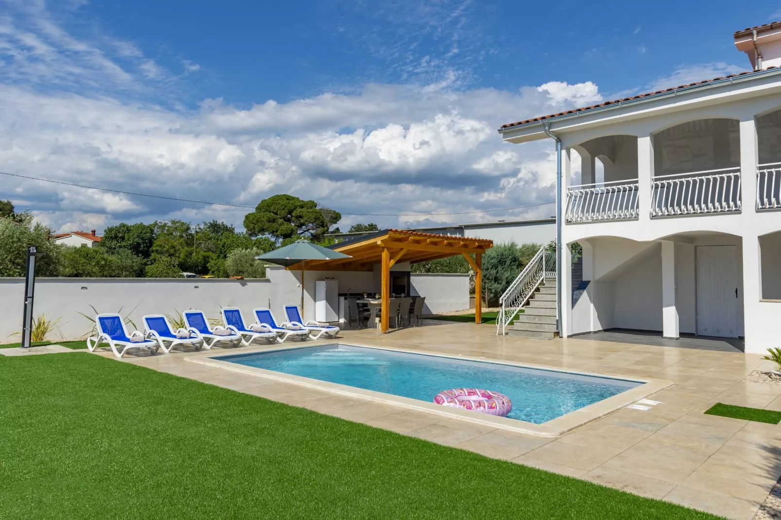 Villa Susanne with Private Pool-Außenbereich
