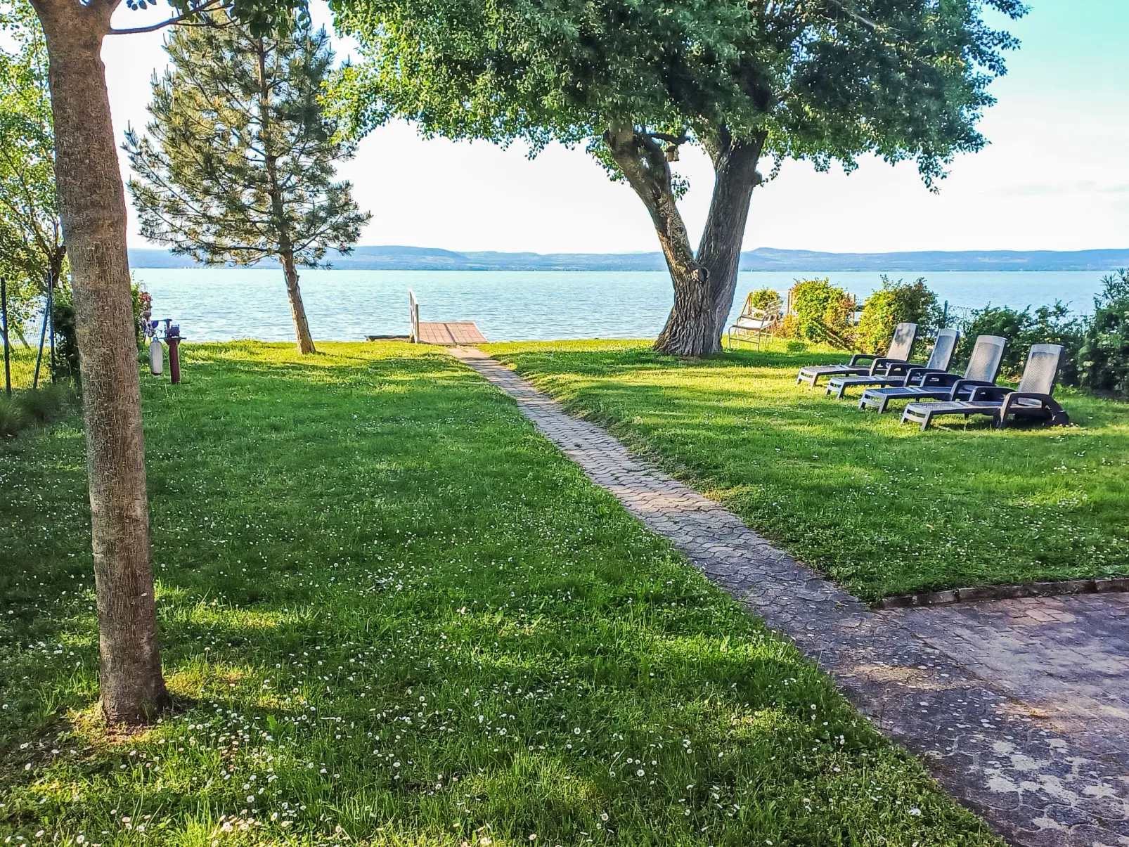 Lake House Sundown-Draußen