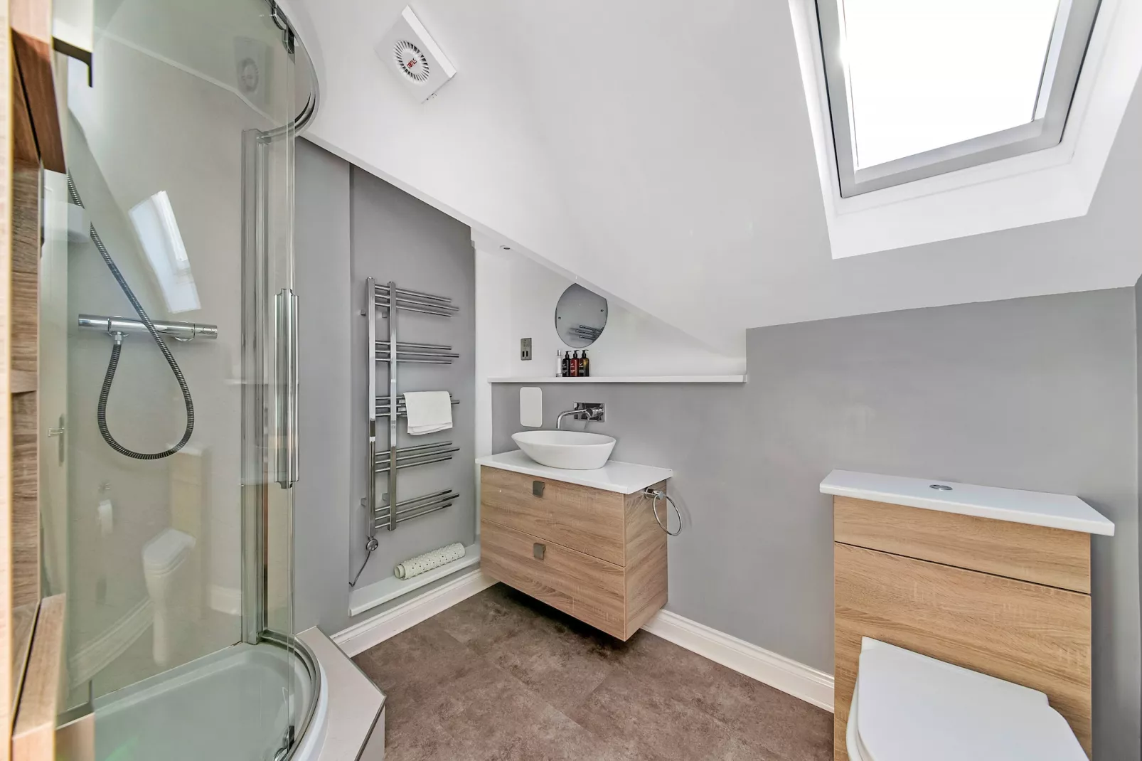 Loxley House-Bathroom