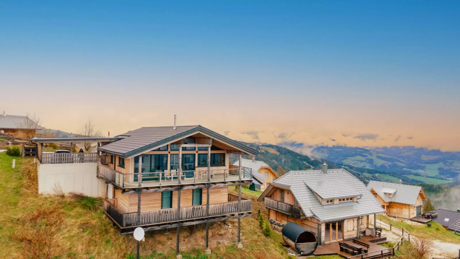Alpina Lodge-Exterior summer