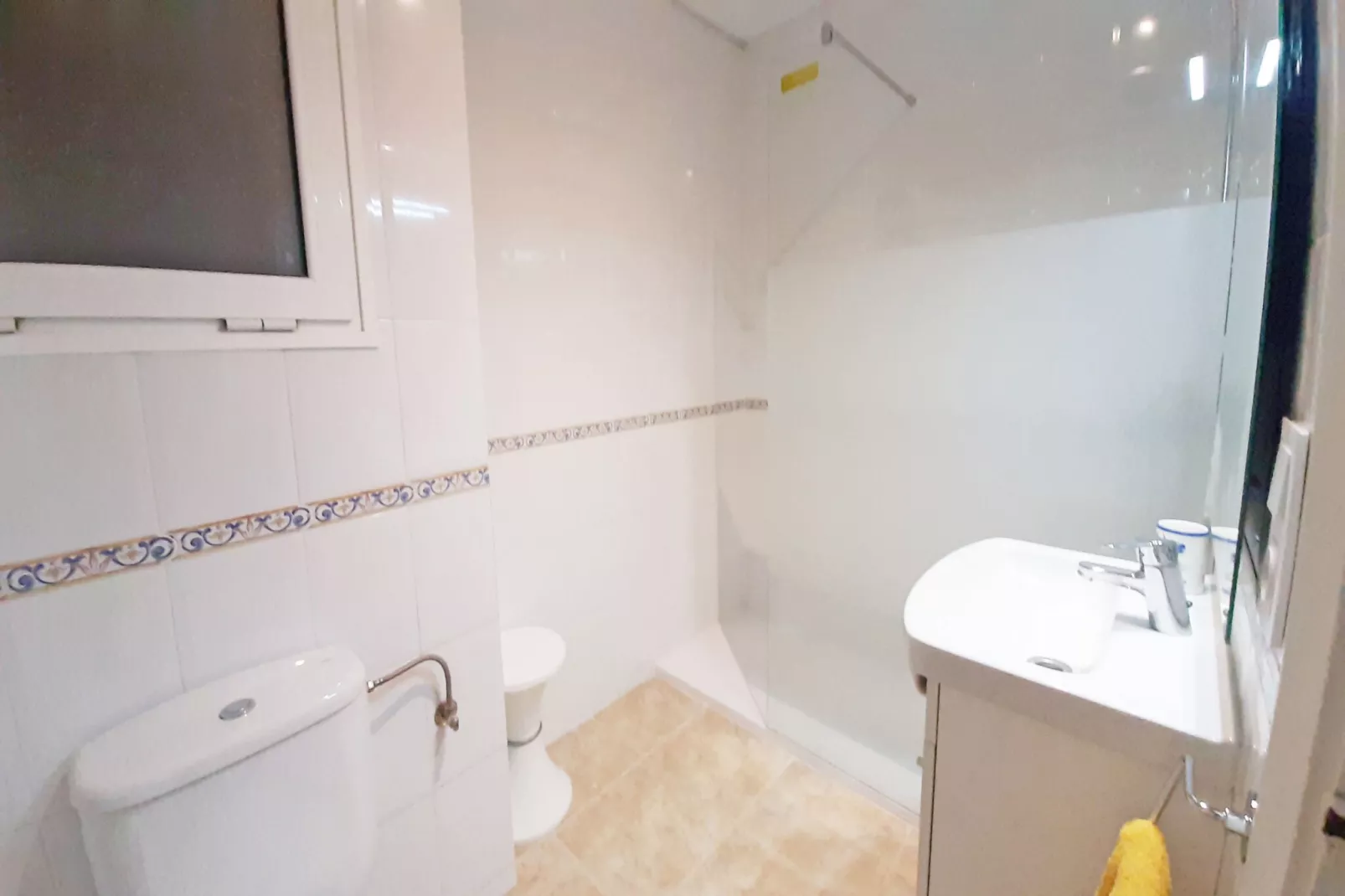 Costa Brava E-6-Badezimmer