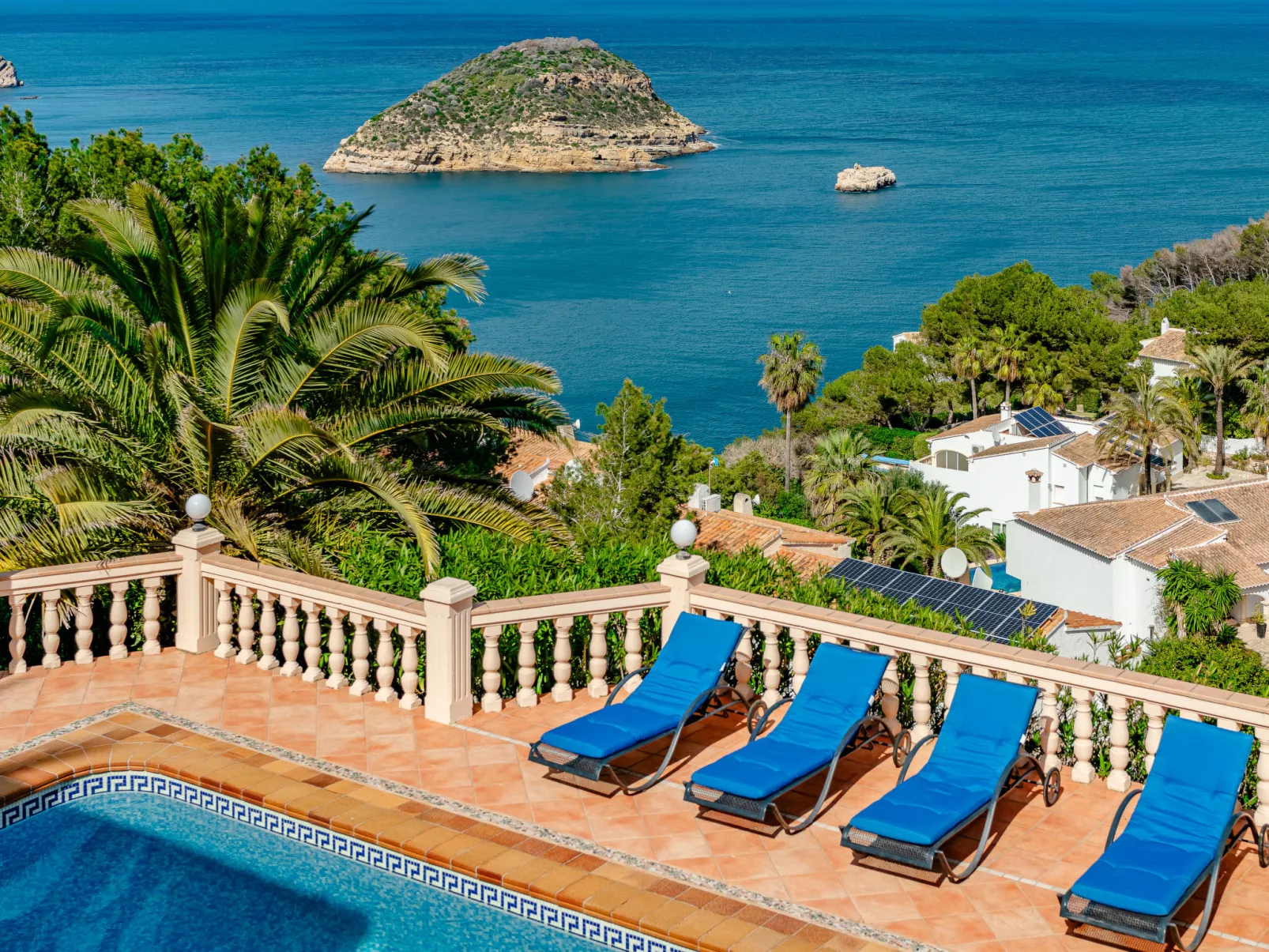 Castillo al Mar-Outside