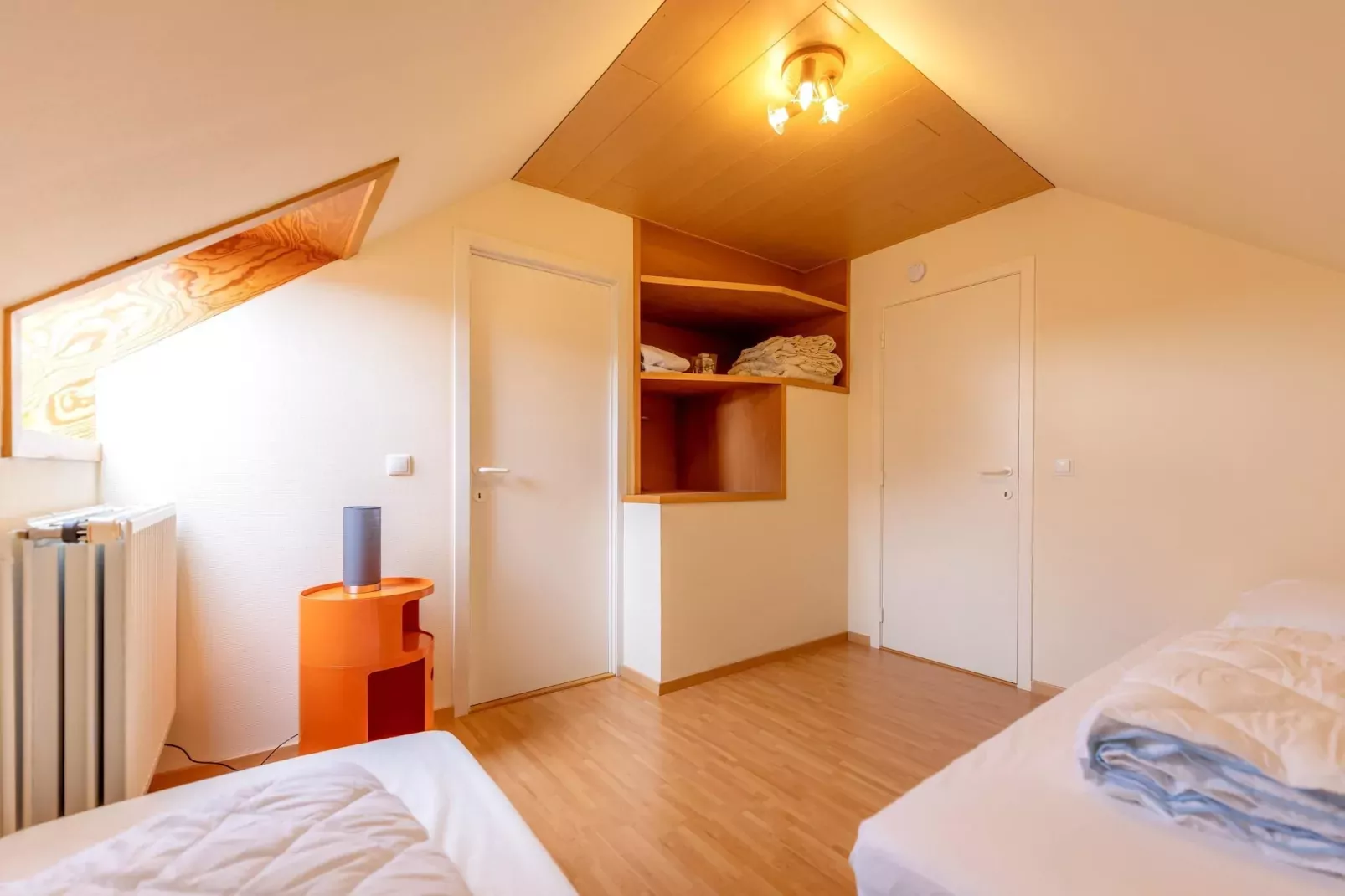 At Home-Chambre