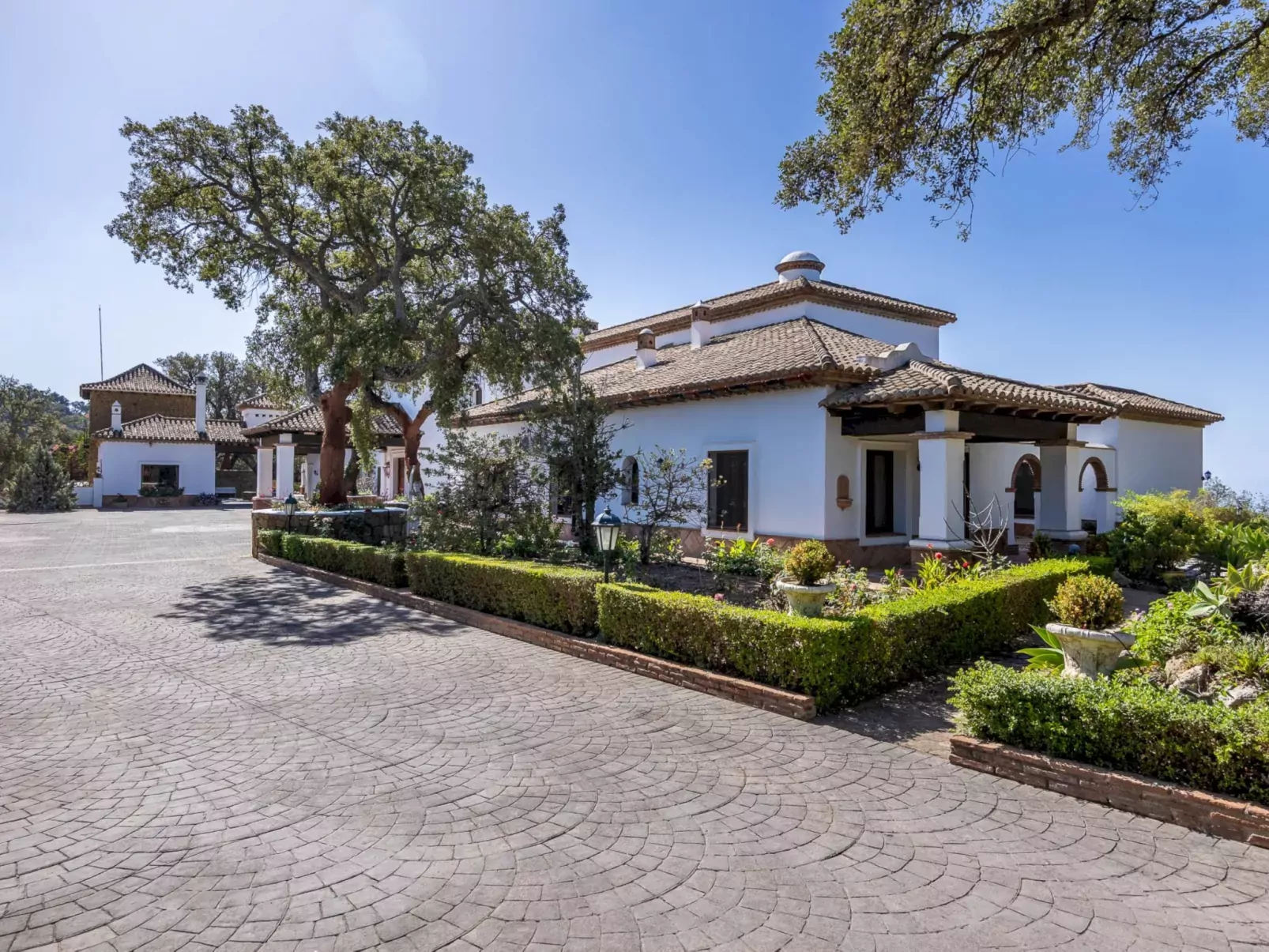Villa Serena-Outside
