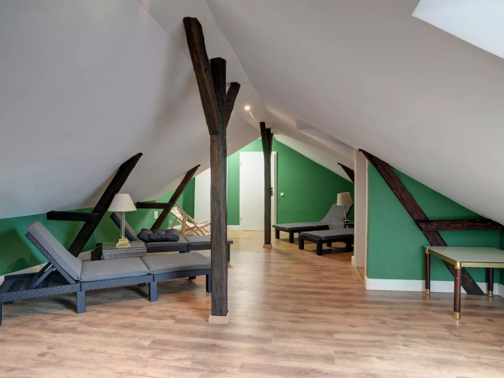 Lounge an der Kirche-Inside