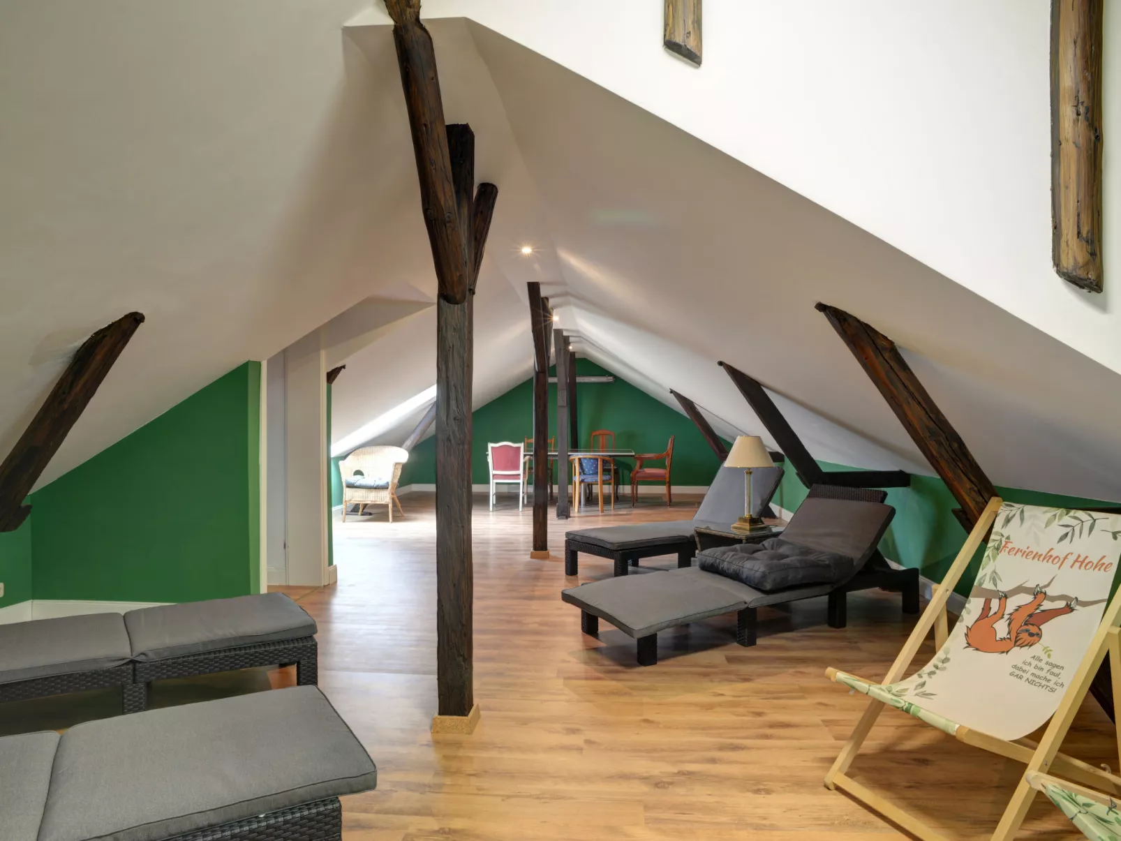 Lounge an der Kirche-Inside