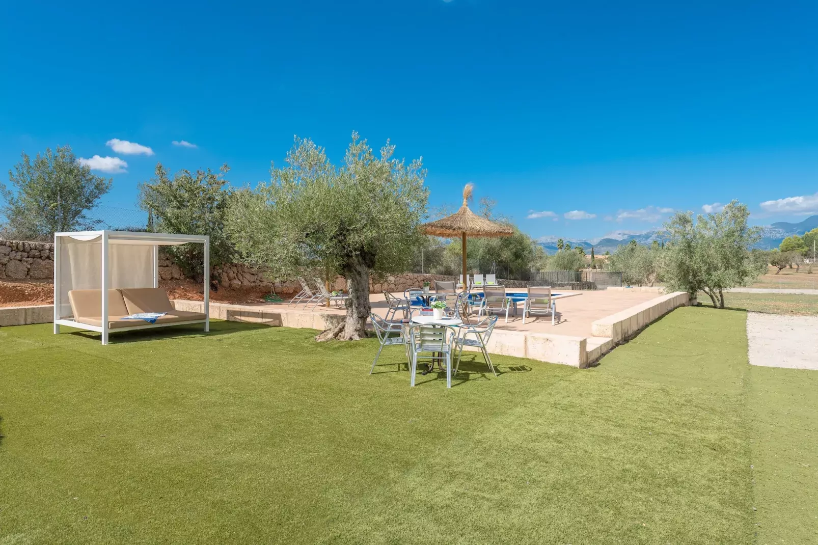 Can Brivo-Gardens summer