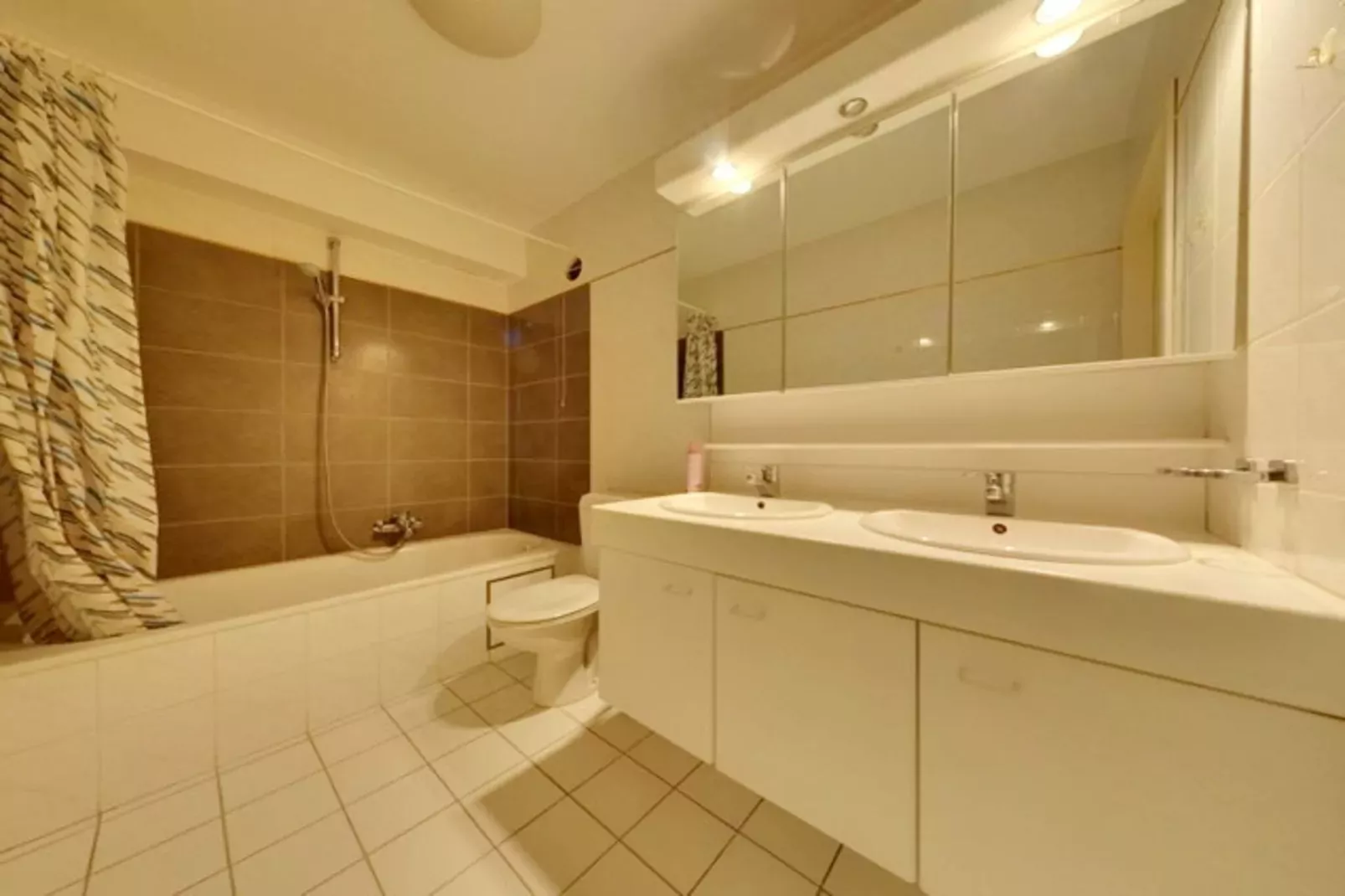 MESANGES 0802/ 8A-Badezimmer