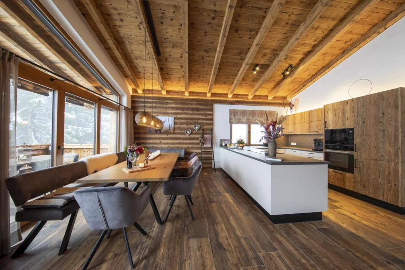 Nationalpark Chalet Schneespitze-Dining room