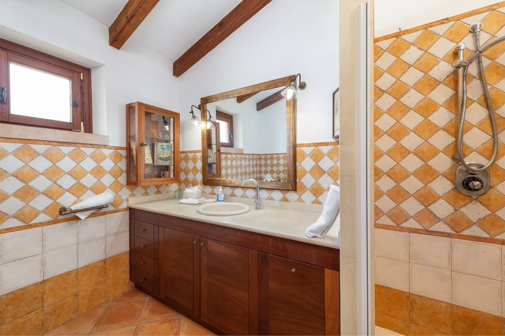 Can Colis-Bathroom