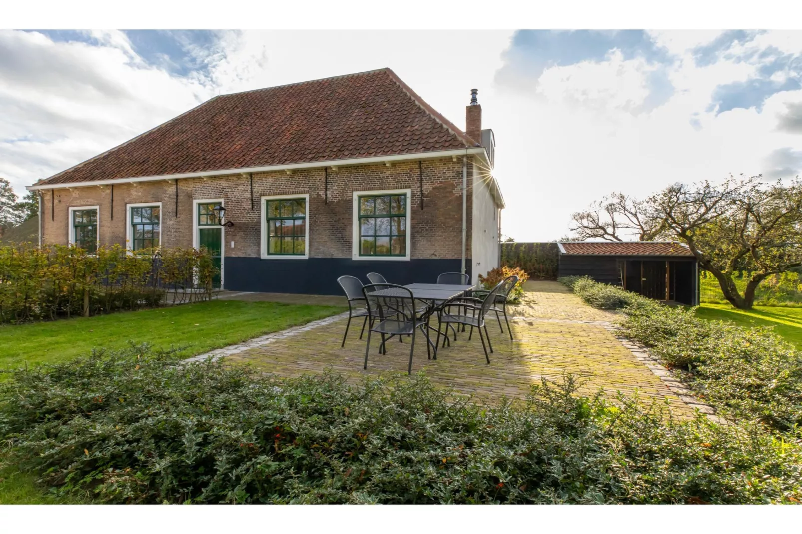 Vakantiehuis 'Boerderij Molenhof' - Stationsweg 5  Heinkenszand-Gardens summer