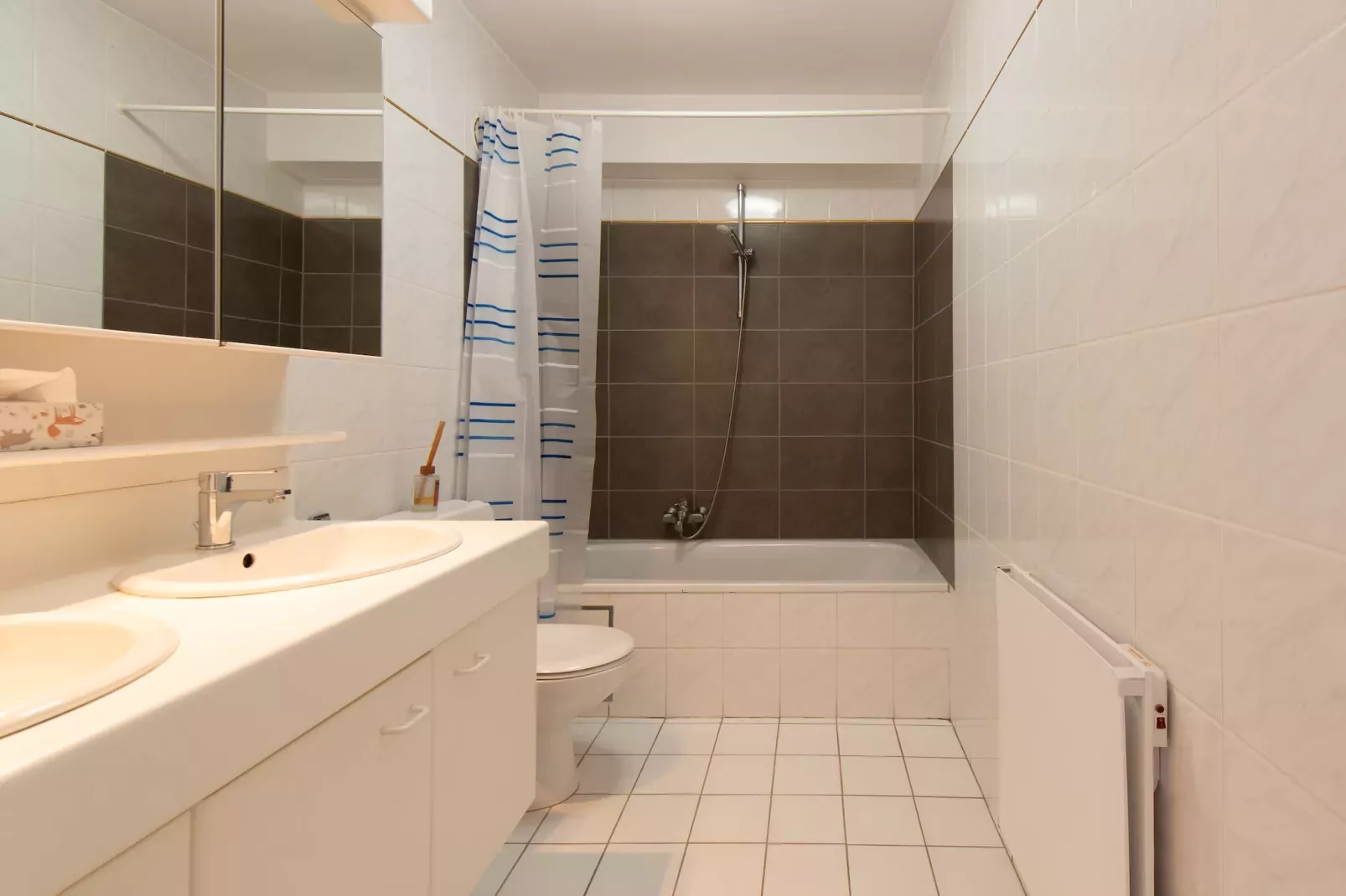MESANGES 0802/ 8A-Badezimmer