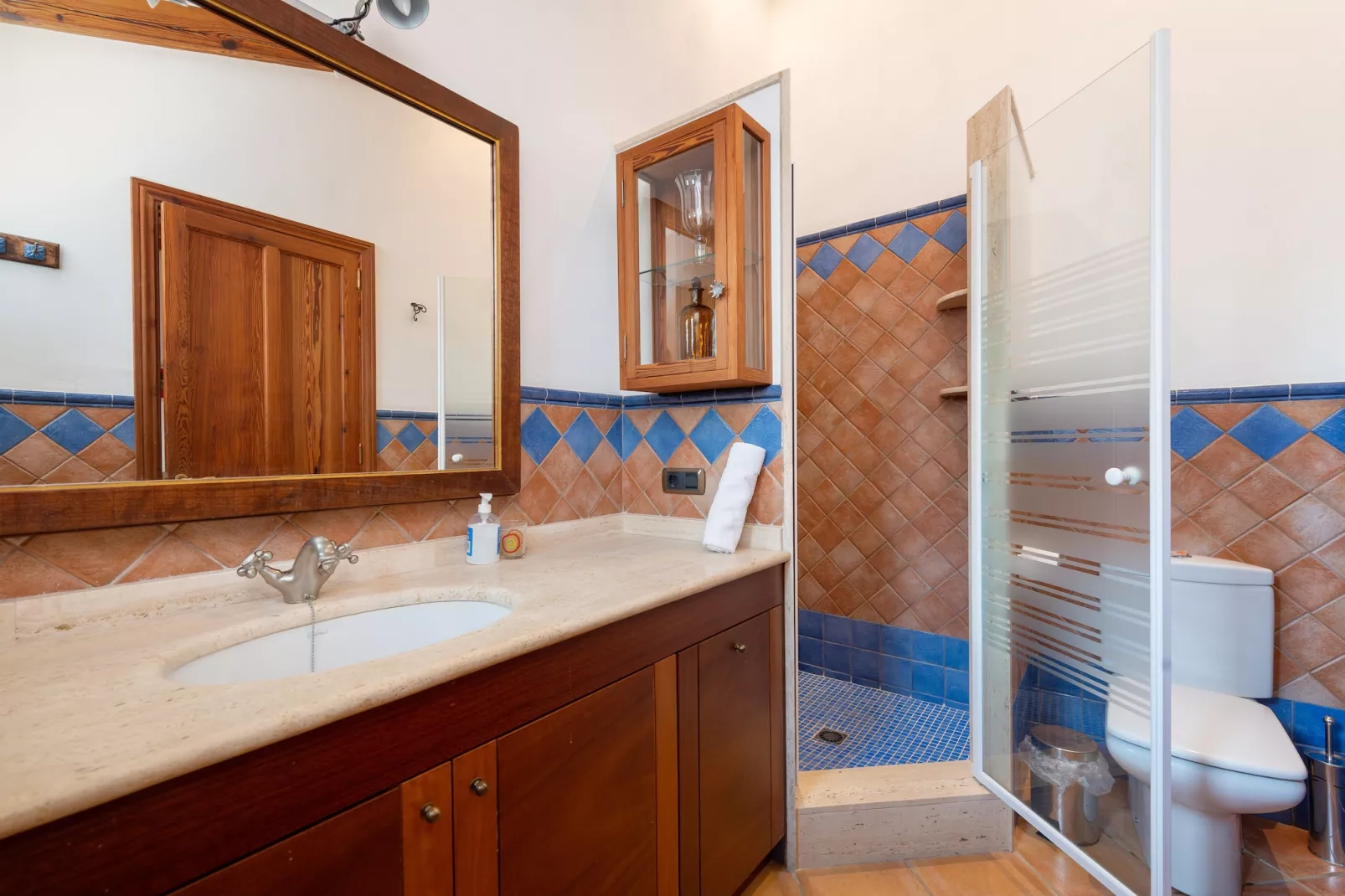 Can Colis-Bathroom