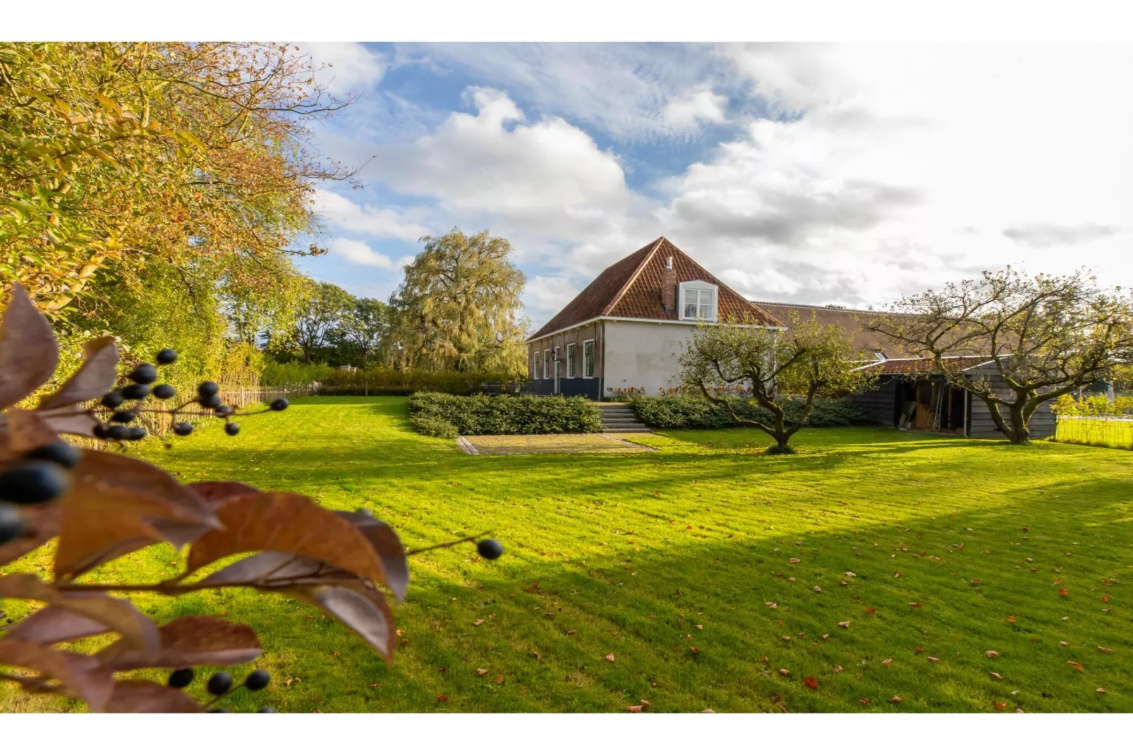 Vakantiehuis 'Boerderij Molenhof' - Stationsweg 5  Heinkenszand-Gardens summer