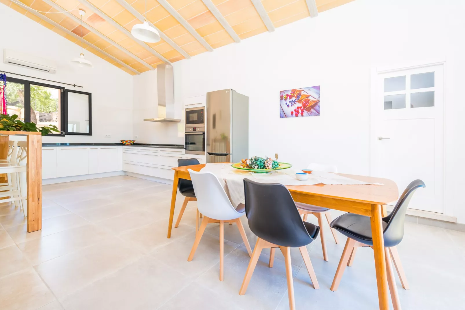 Son Vador-Dining room