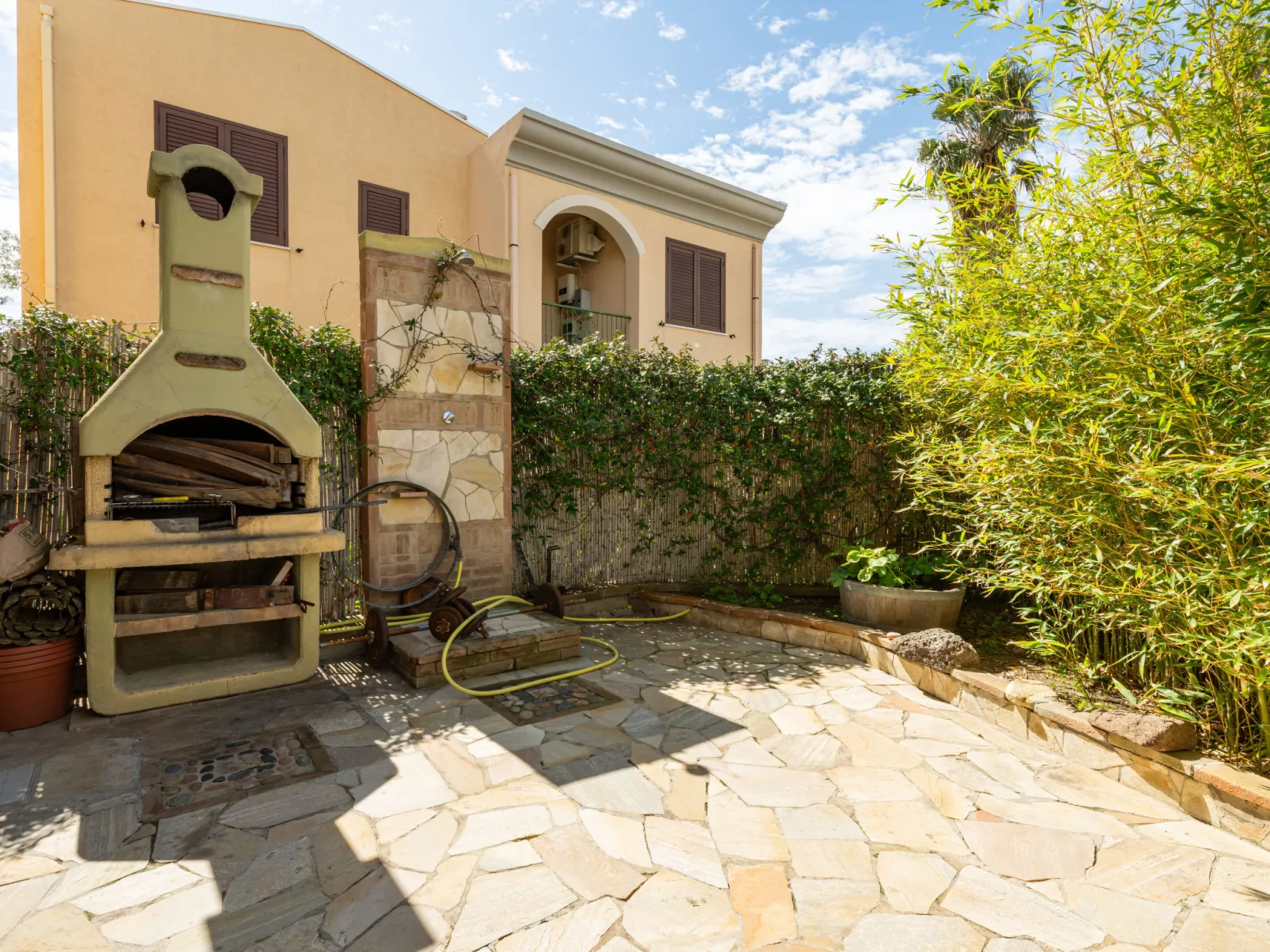 Borghi Piscina-Outside