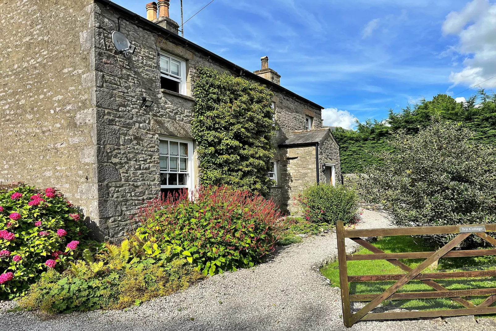 Ivy Cottage-Outdoor