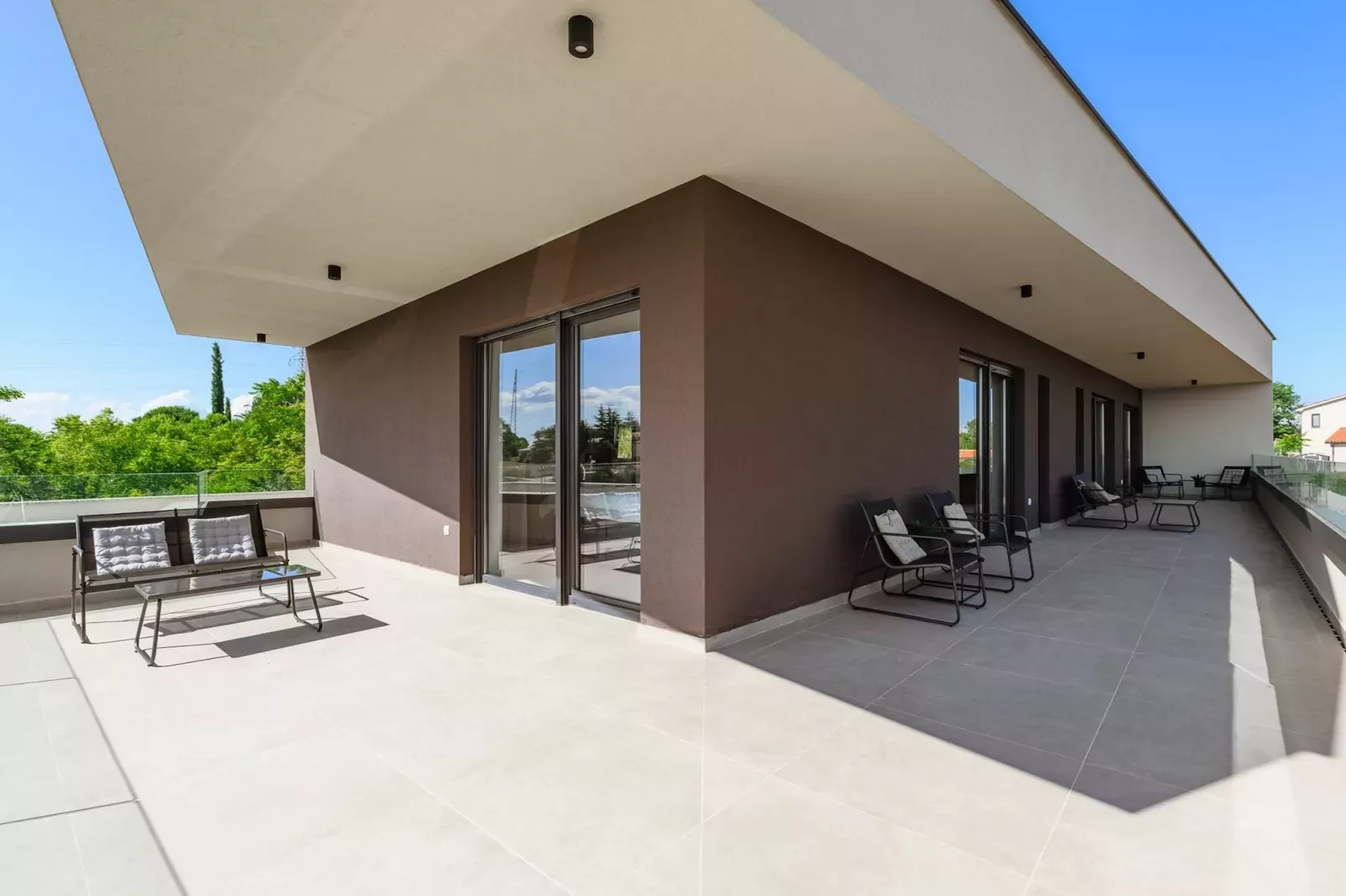 Villa de la Vie with Heated Swimming Pool-Terrace