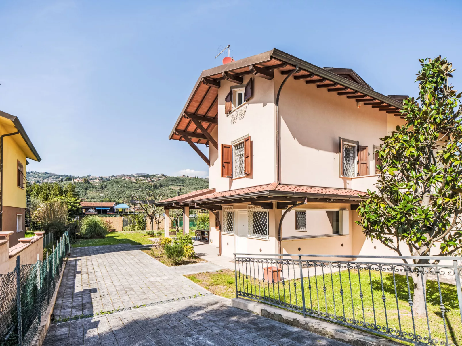 Villa Pardini-Outside