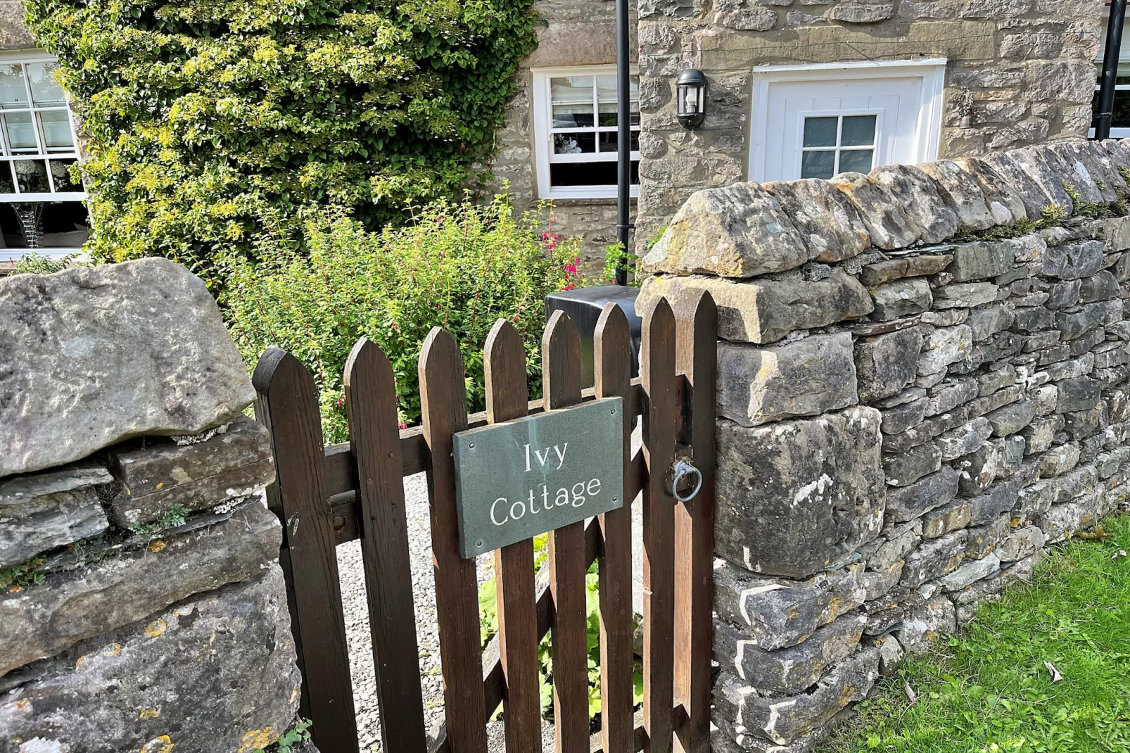 Ivy Cottage-Outdoor