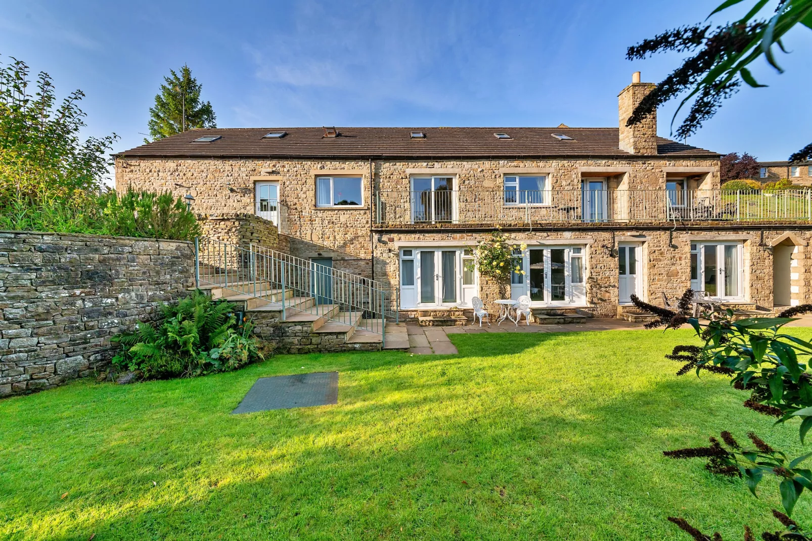 Loxley House-Gardens summer