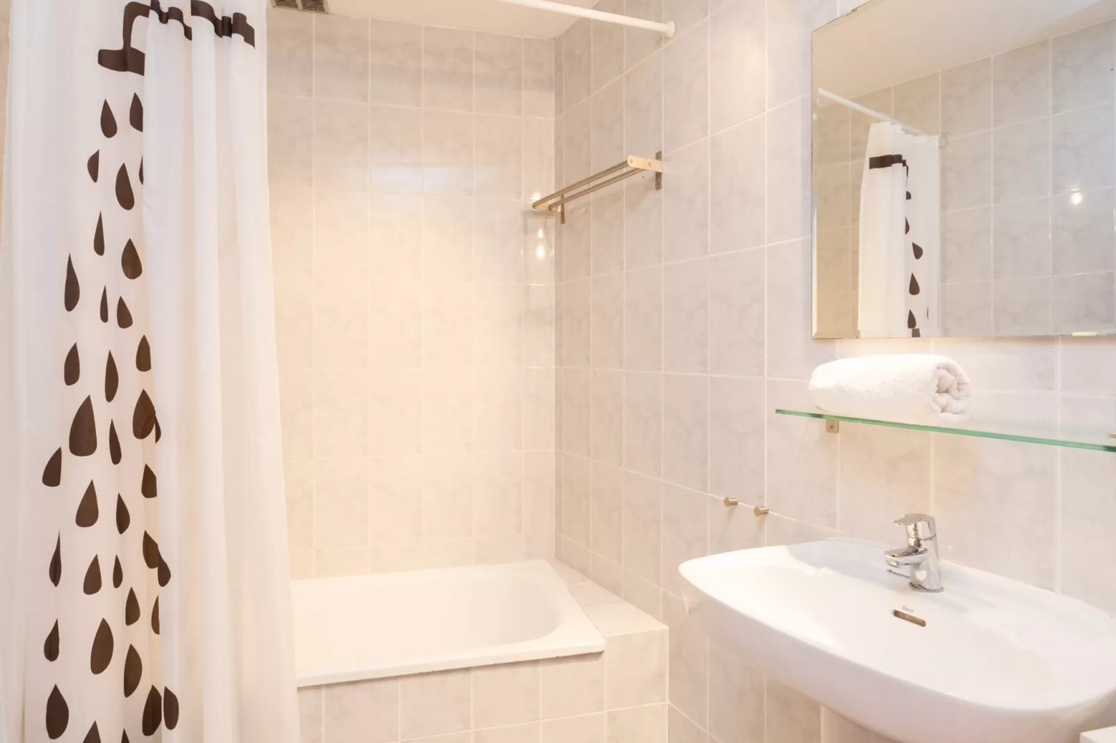 Cipresos 14pax-Badezimmer