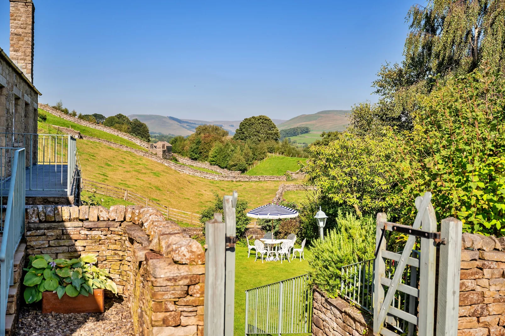 Loxley House-Gardens summer