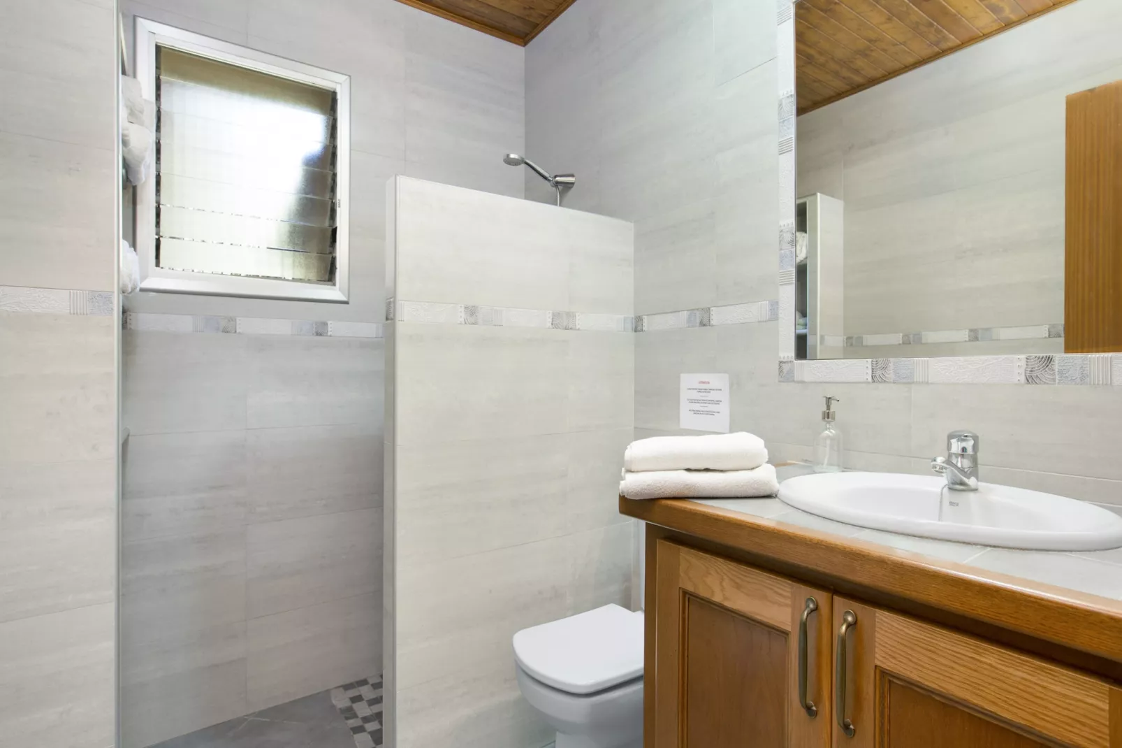 Cipresos 6pax-Badezimmer